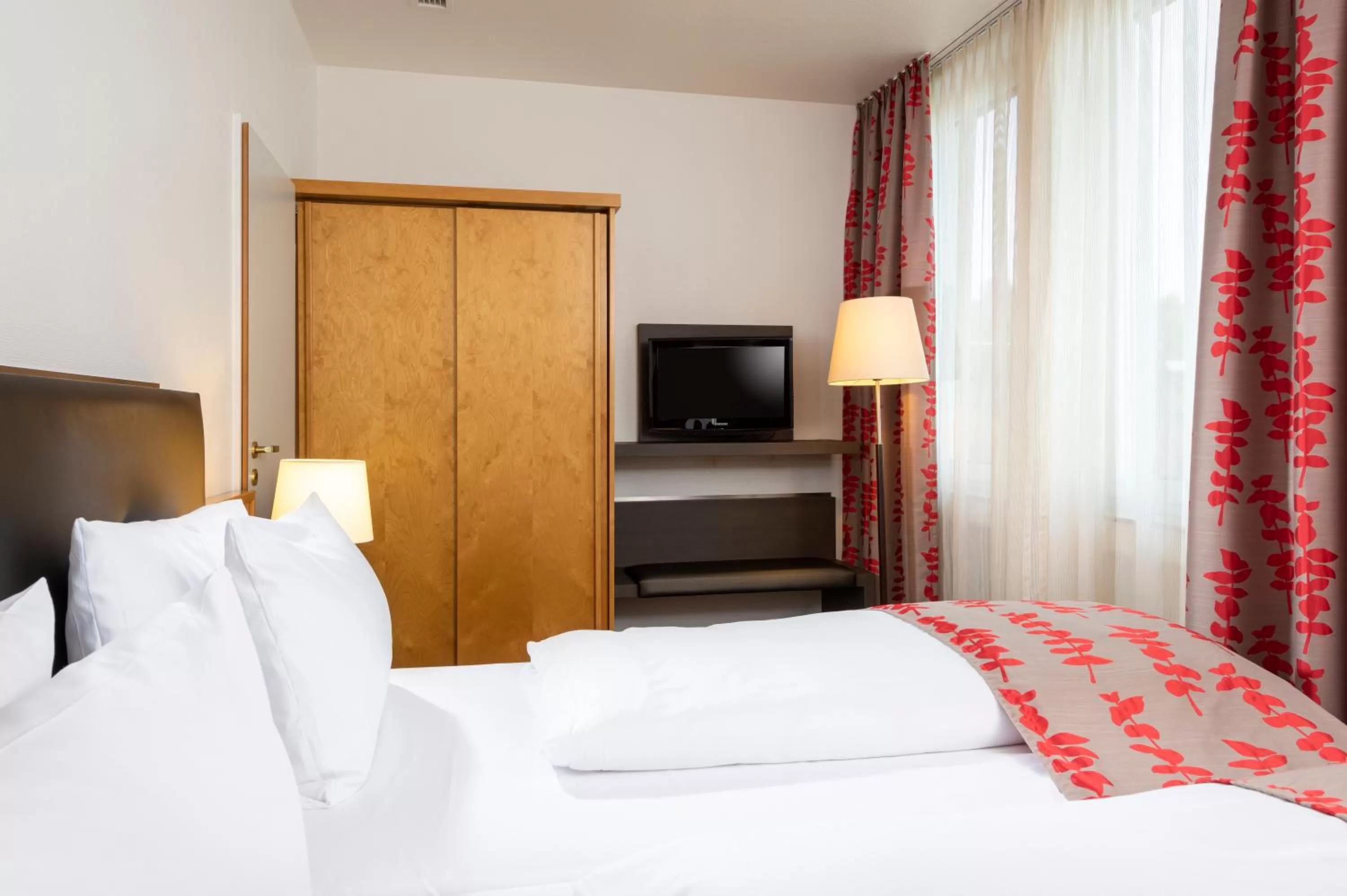 Photo of the whole room, Bed in Holiday Inn Frankfurt Airport - Neu-Isenburg by IHG