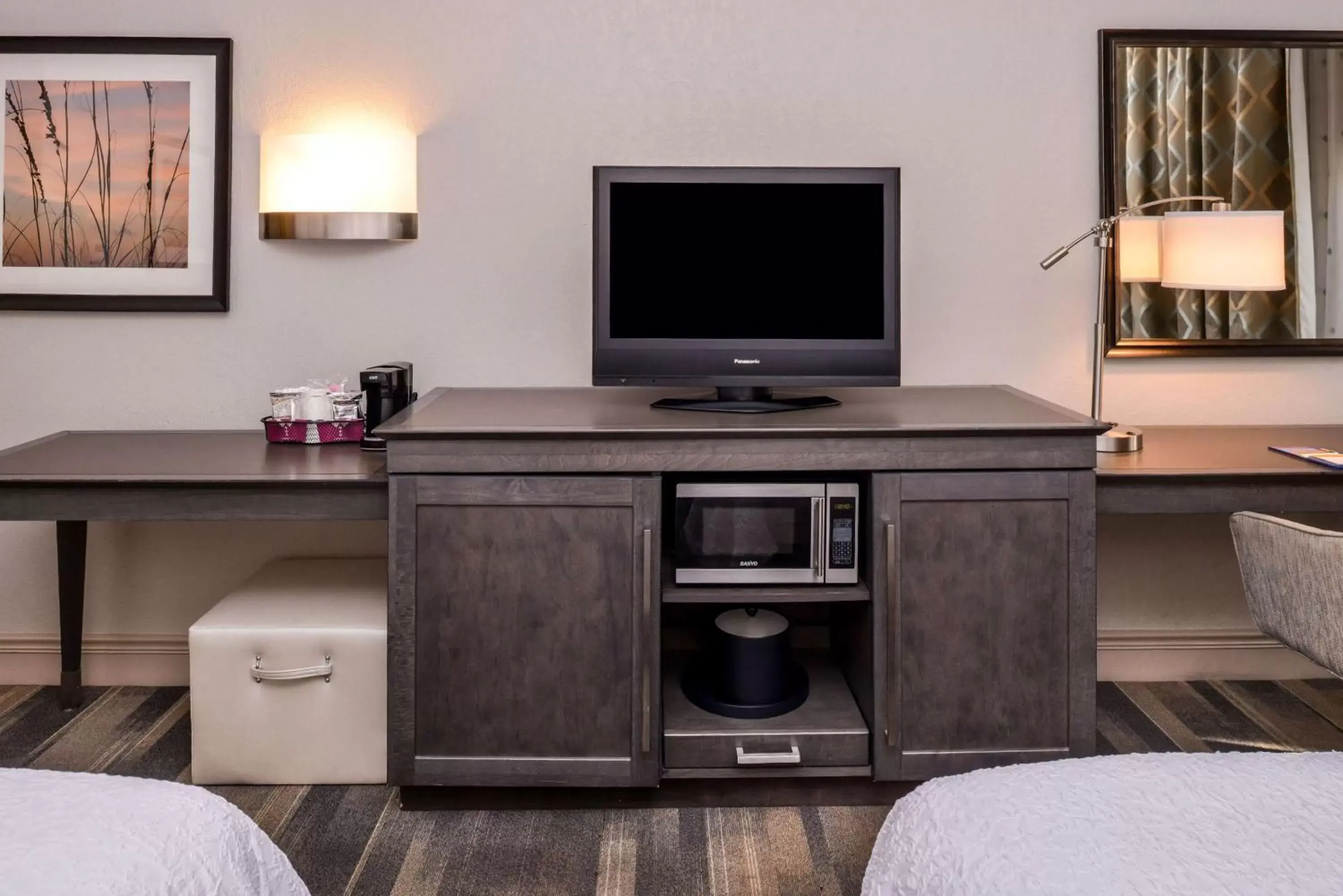 Queen Room with Two Queen Beds in Hampton Inn Fort Lauderdale Plantation Queen Room with Two Queen Beds in Hampton Inn Fort Lauderdale Plantation