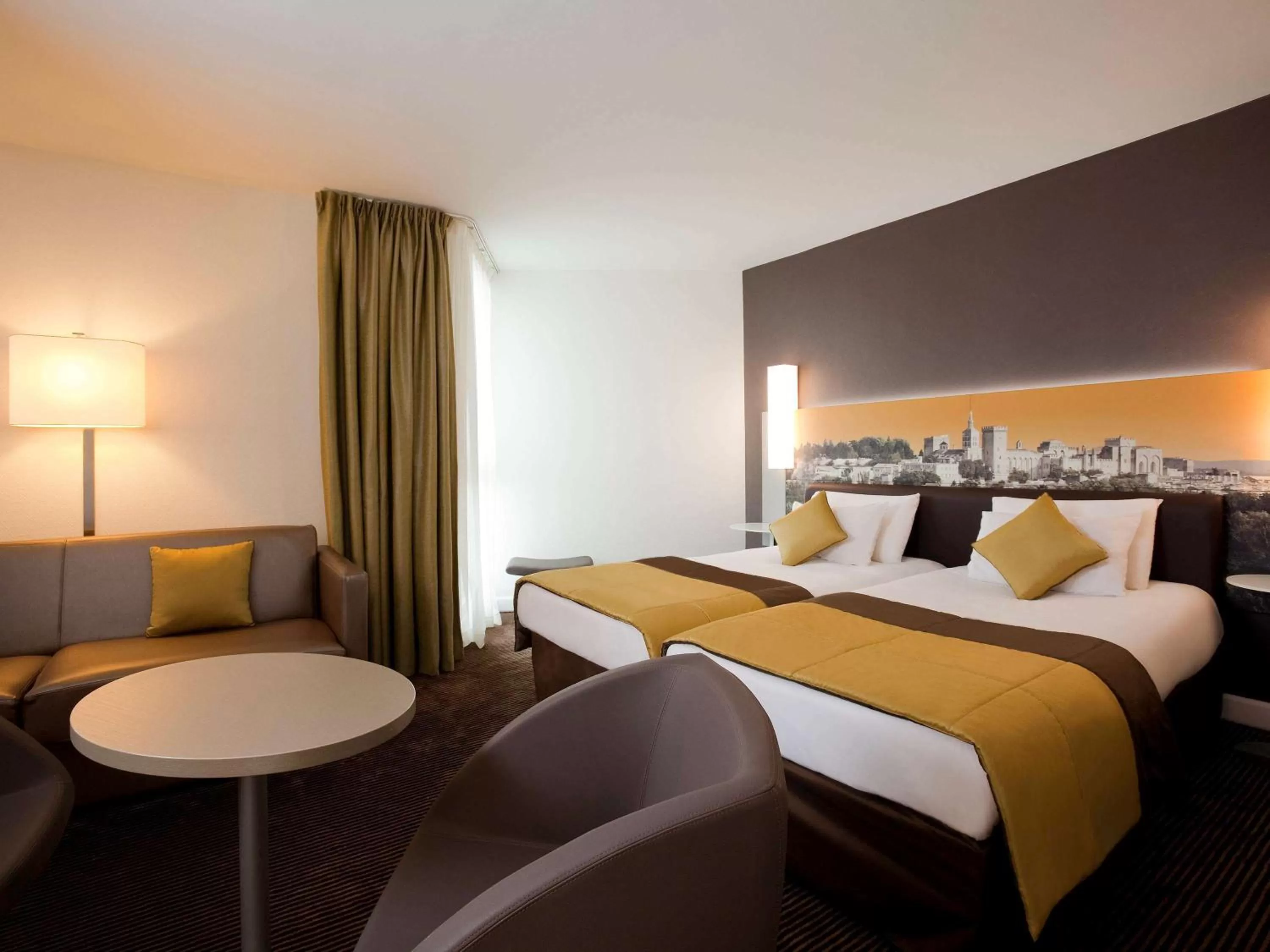 Photo of the whole room, Bed in Mercure Avignon Centre Palais des Papes