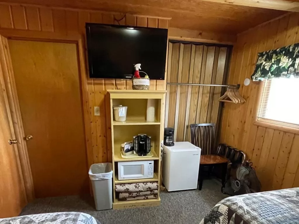 Bed in Sportsman Lodge Melrose MT