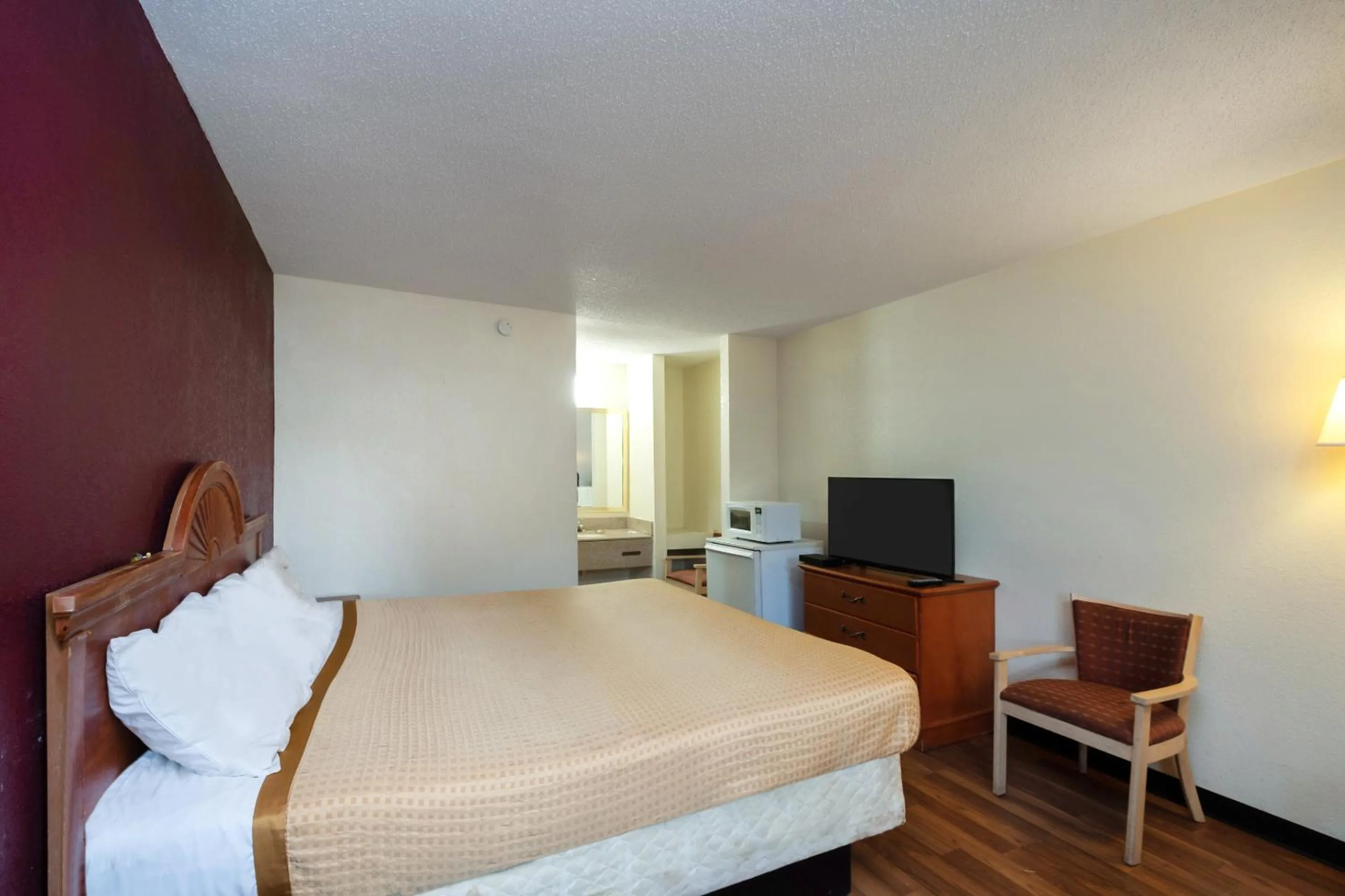 Bedroom in OYO Hotel Manning SC