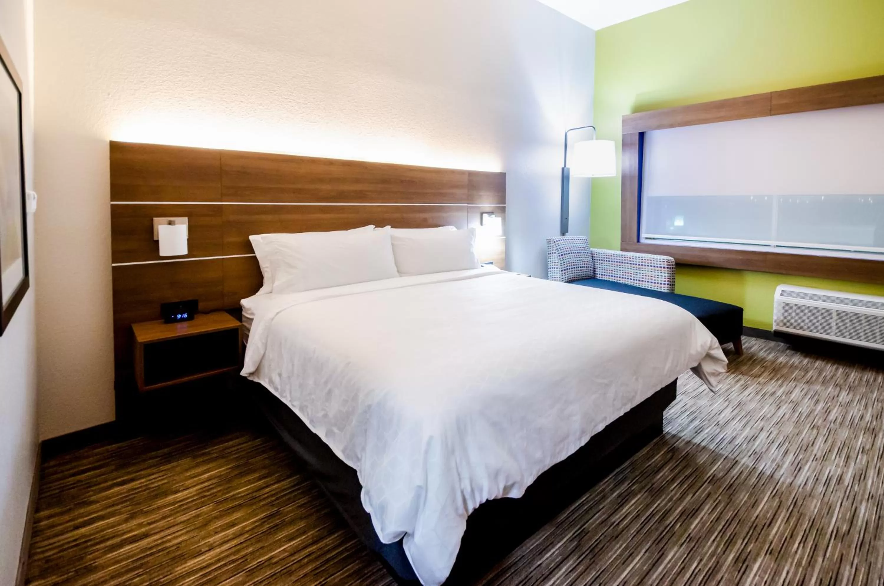 Bedroom, Bed in Holiday Inn Express & Suites Taylor by IHG