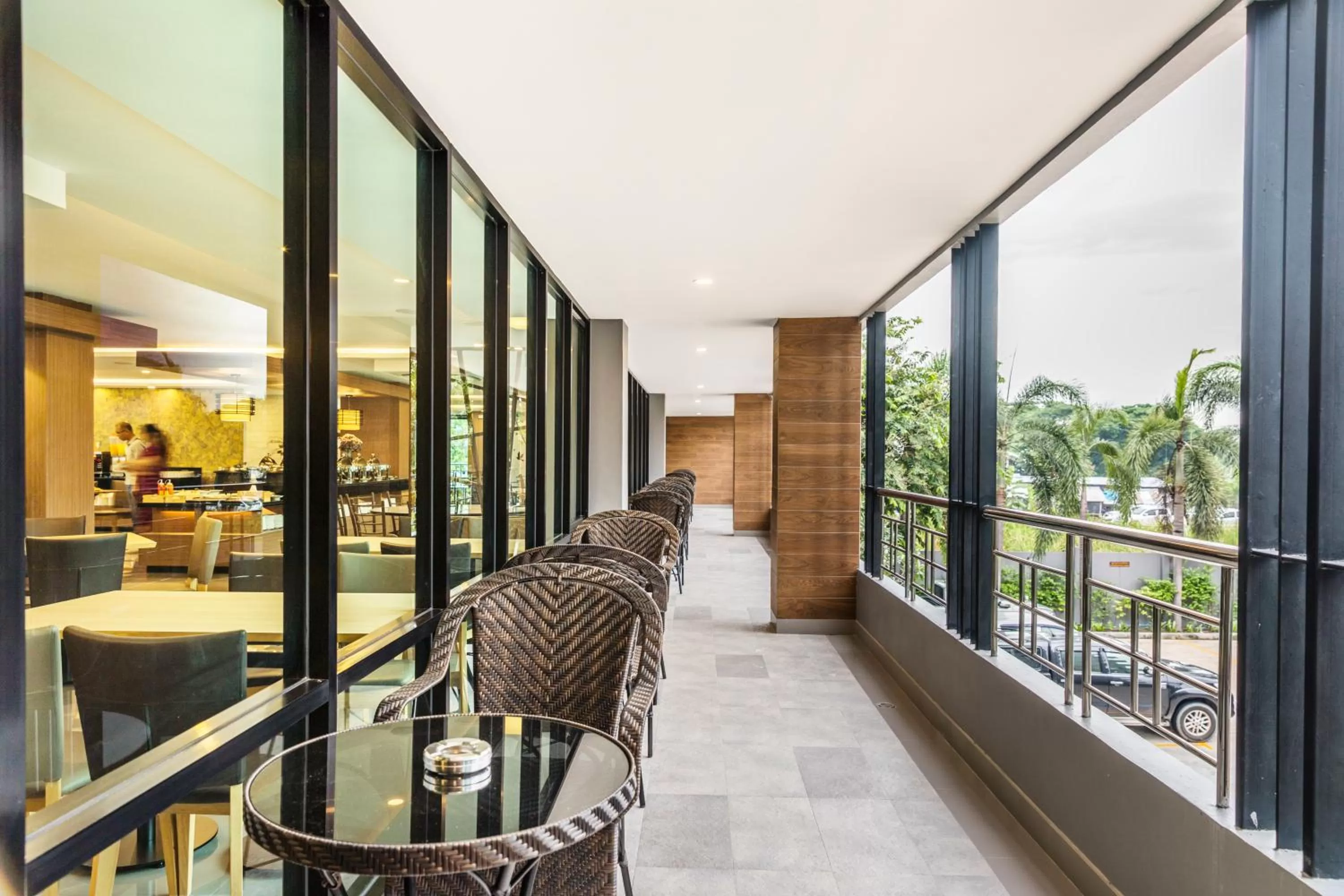 Food and drinks in Livotel Hotel Hua Mak Bangkok