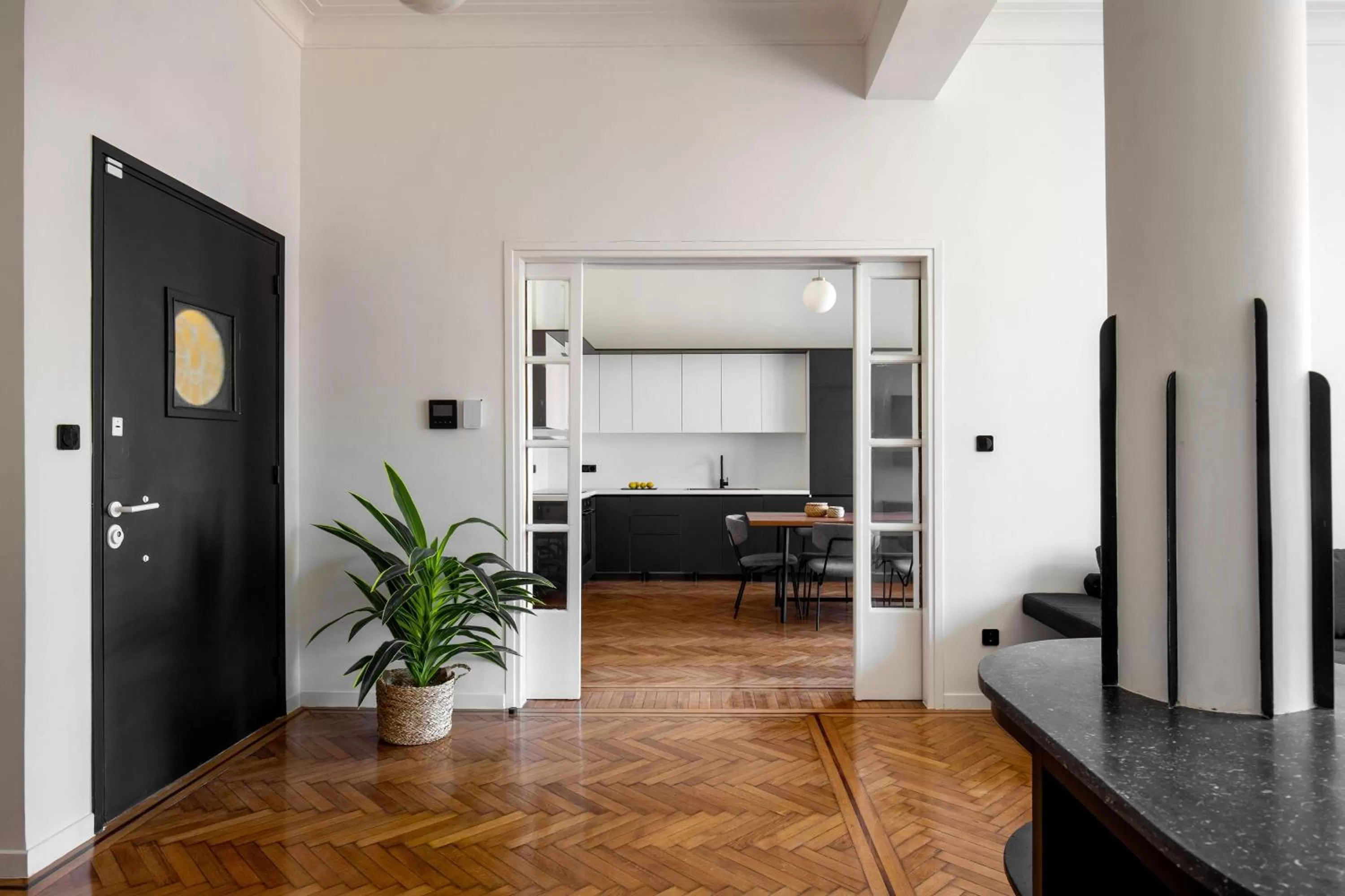 Kitchen or kitchenette in ZOIA The Met by UPSTREET