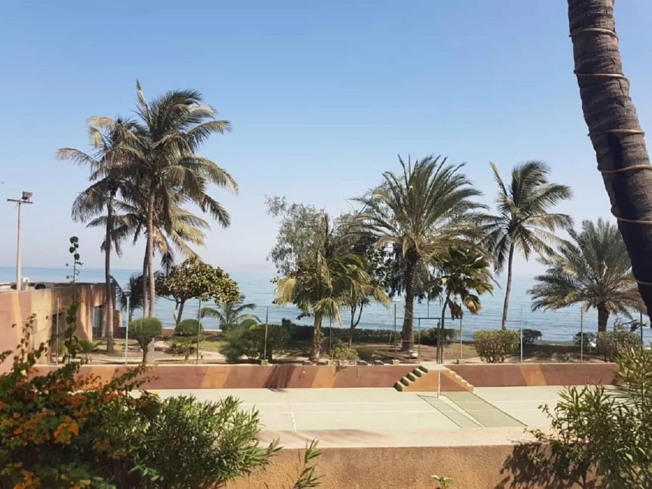 Tennis court in Hotel Jardin Savana Dakar