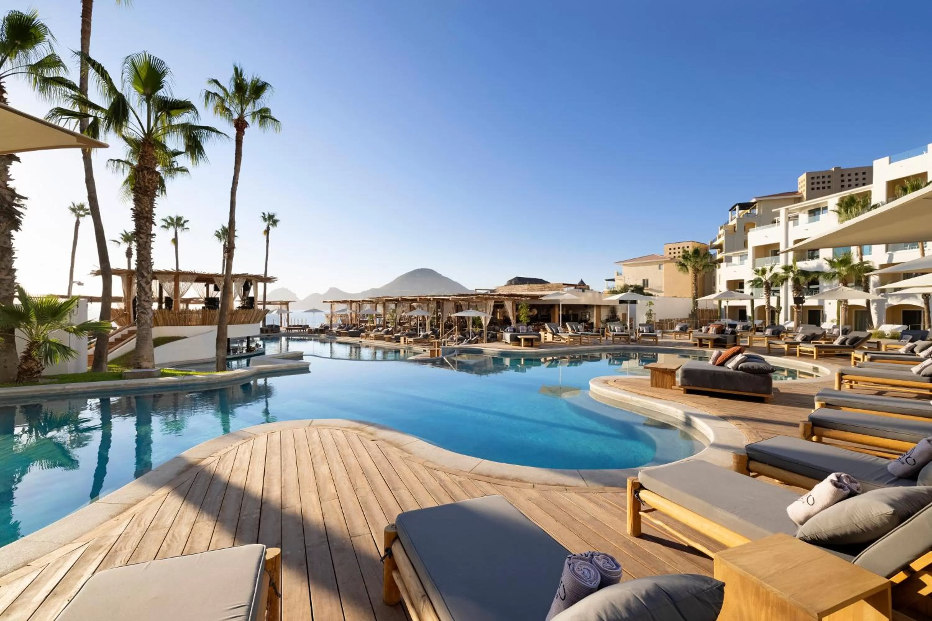 Swimming pool in ME Cabo by Meliá