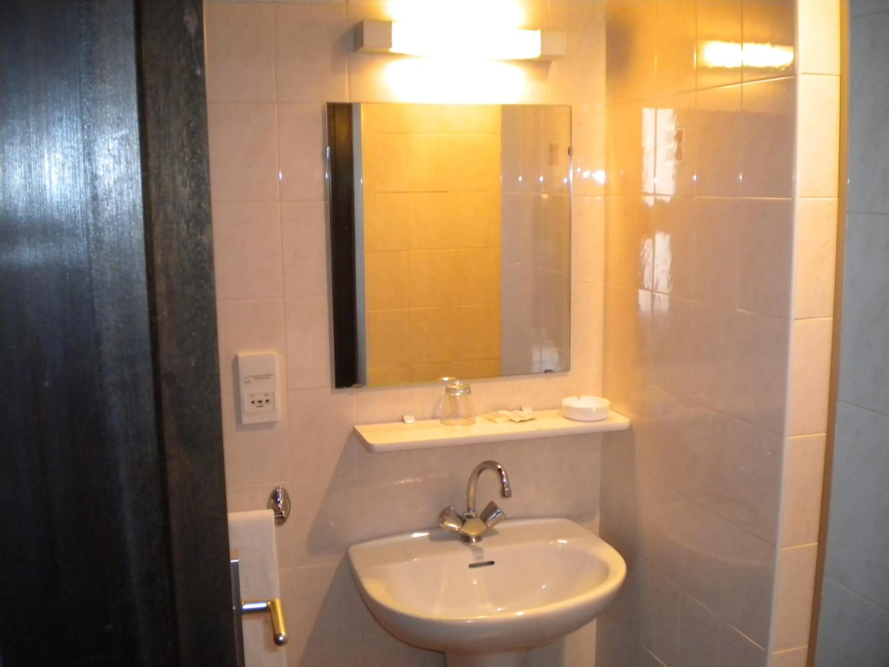 Bathroom in Hotel De La Place