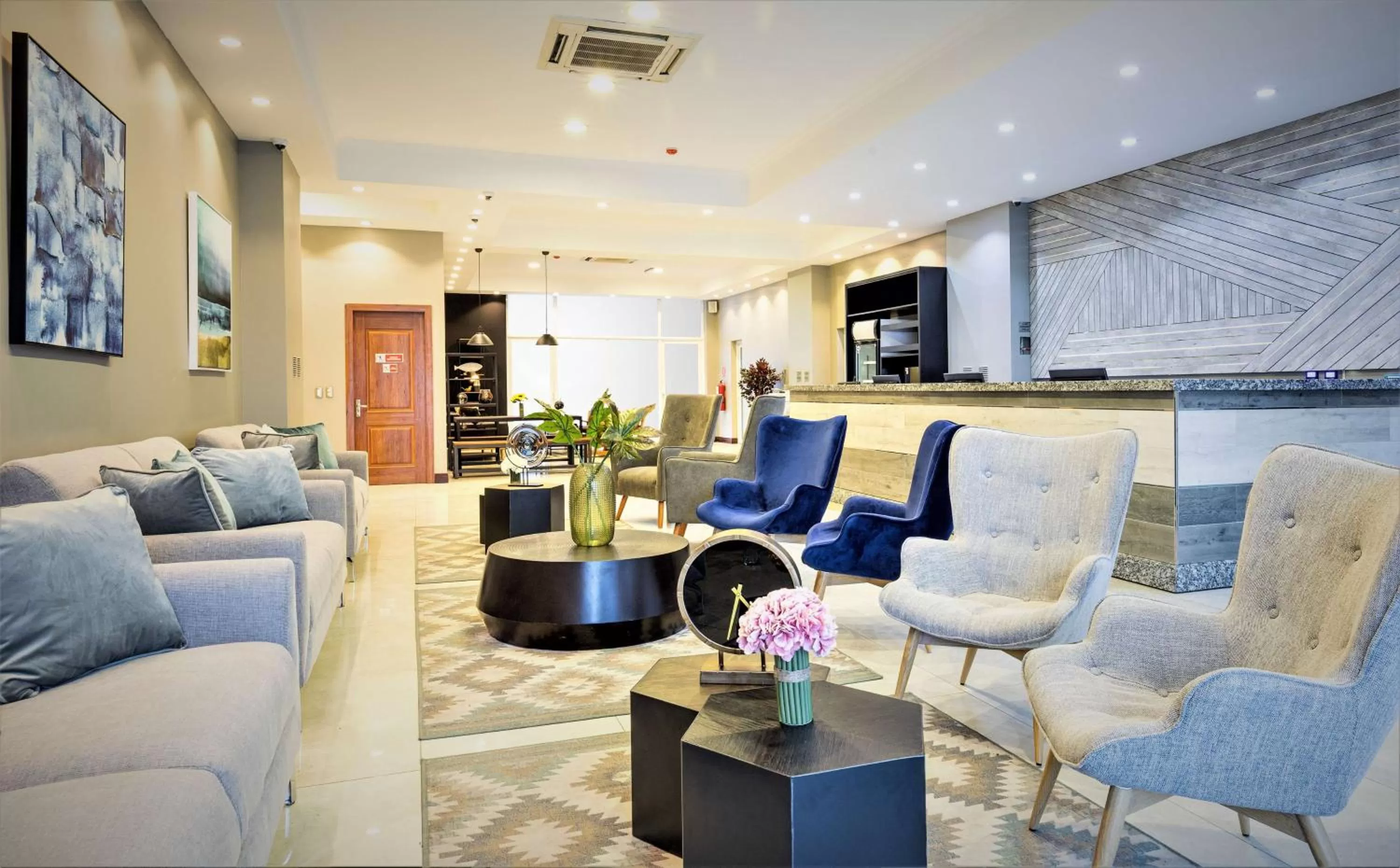 Lobby or reception in Nobile Hotel Estación Central