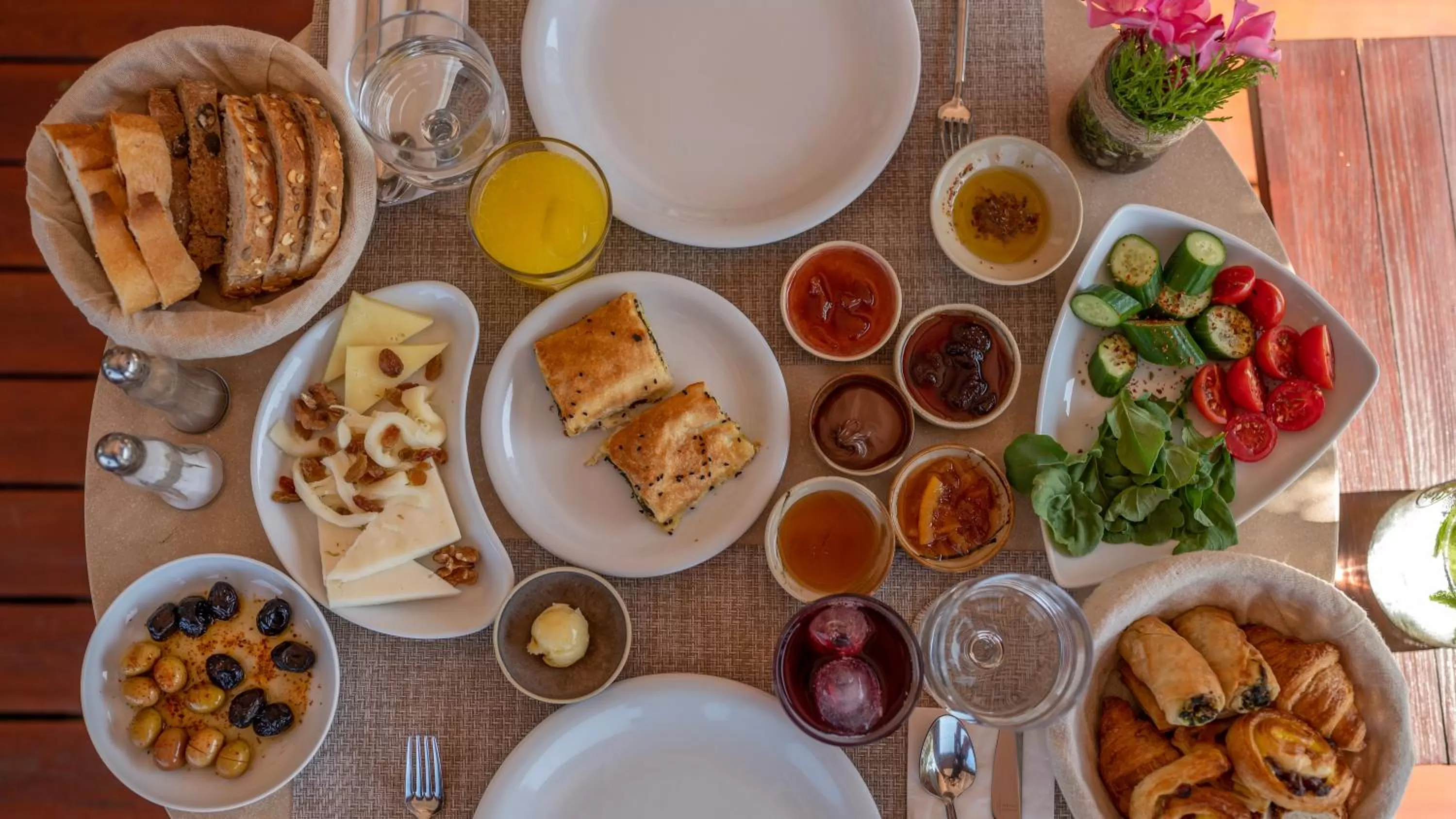 Breakfast in 4reasons hotel + bistro | 12+