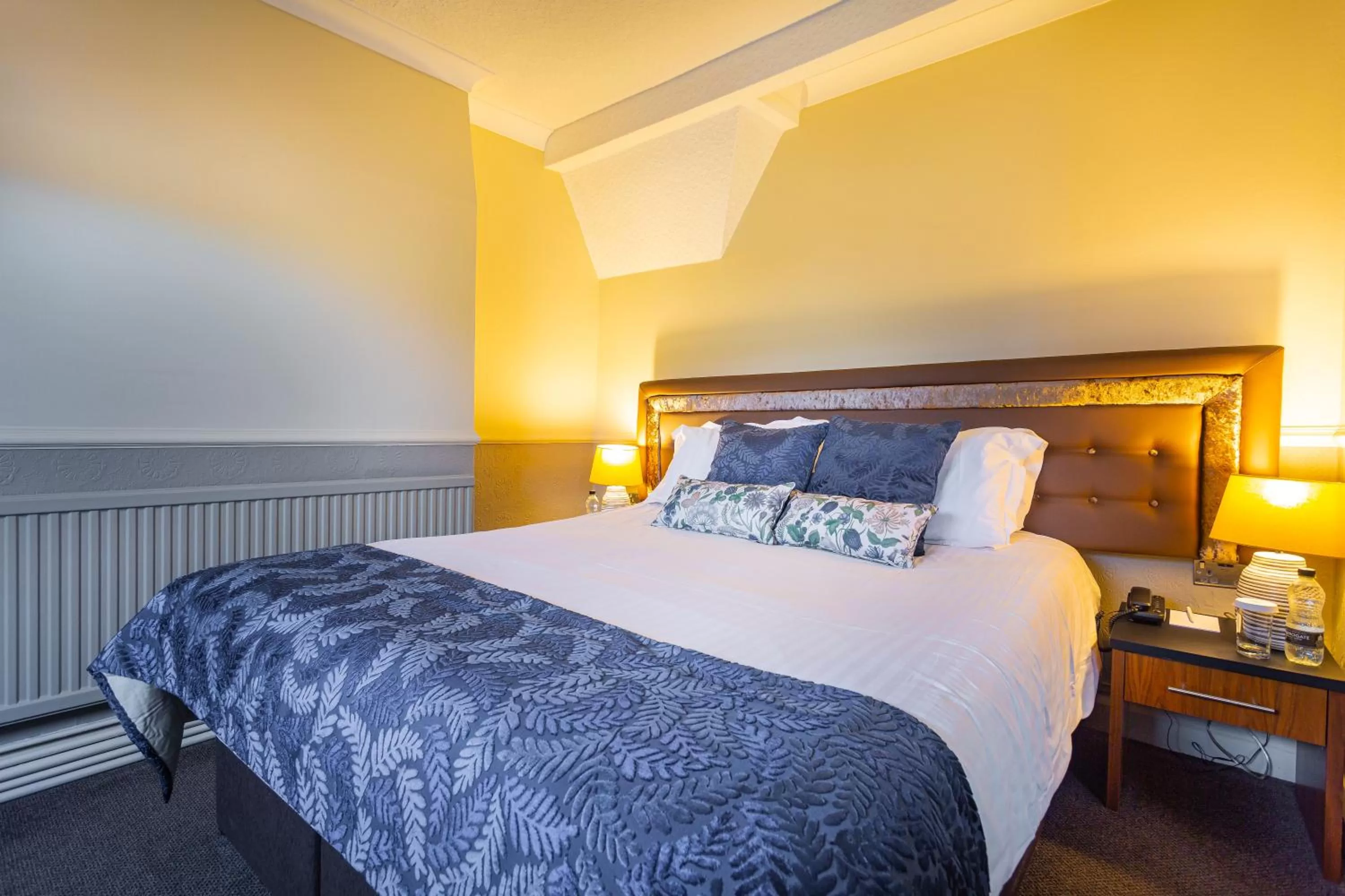 Bedroom, Bed in The White Hart Hotel, Boston, Lincolnshire - The Coaching Inn Group