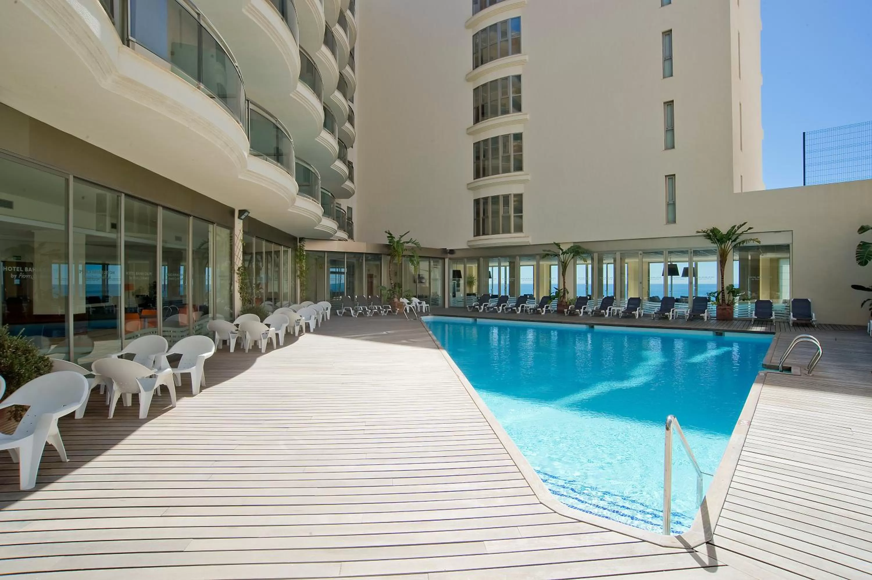 Swimming pool in Hotel Bahía Calpe by Pierre & Vacances