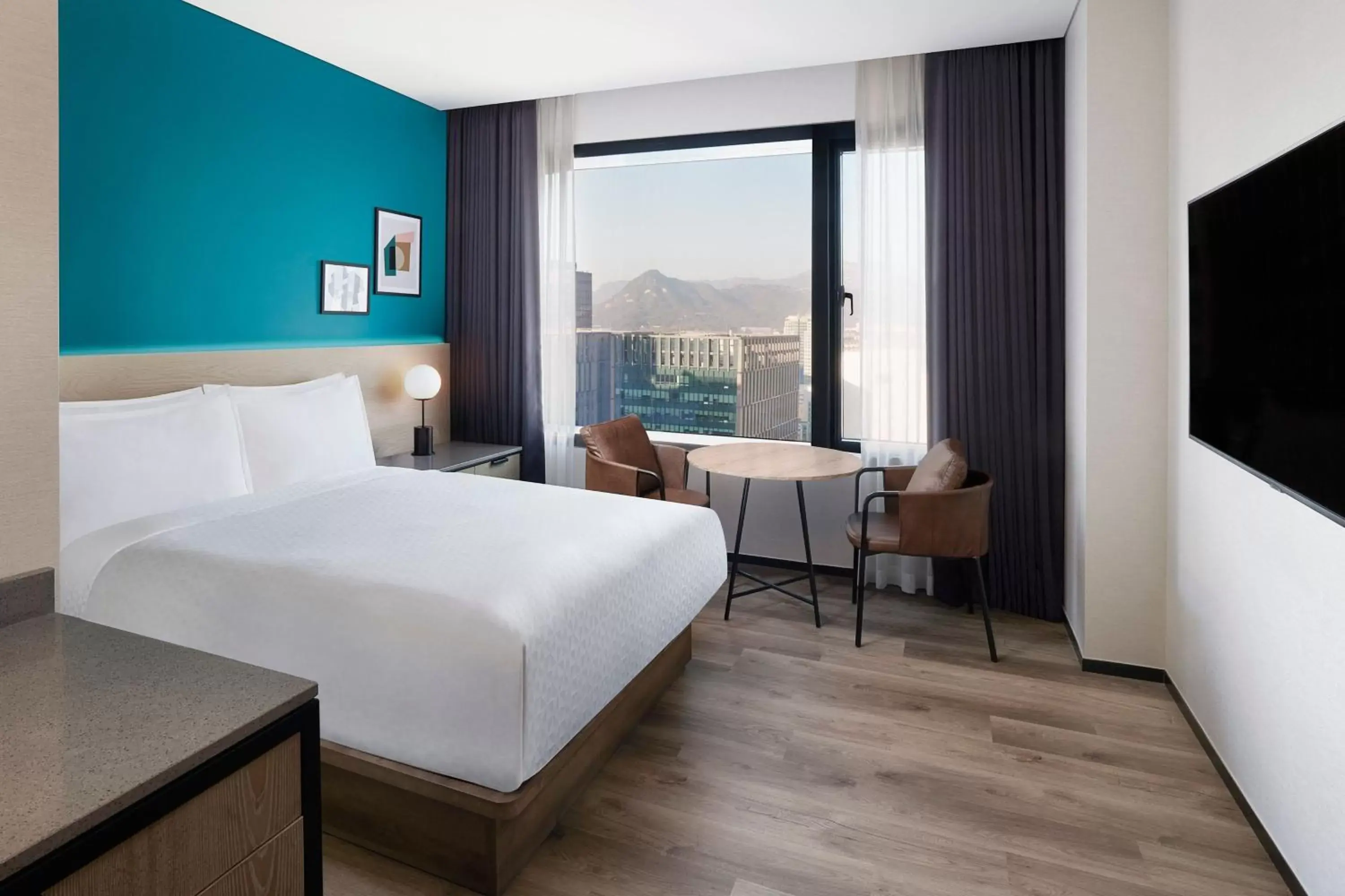 Superior room with a double bed and city view in Four Points by Sheraton Josun, Seoul Myeongdong Superior room with a double bed and city view in Four Points by Sheraton Josun, Seoul Myeongdong