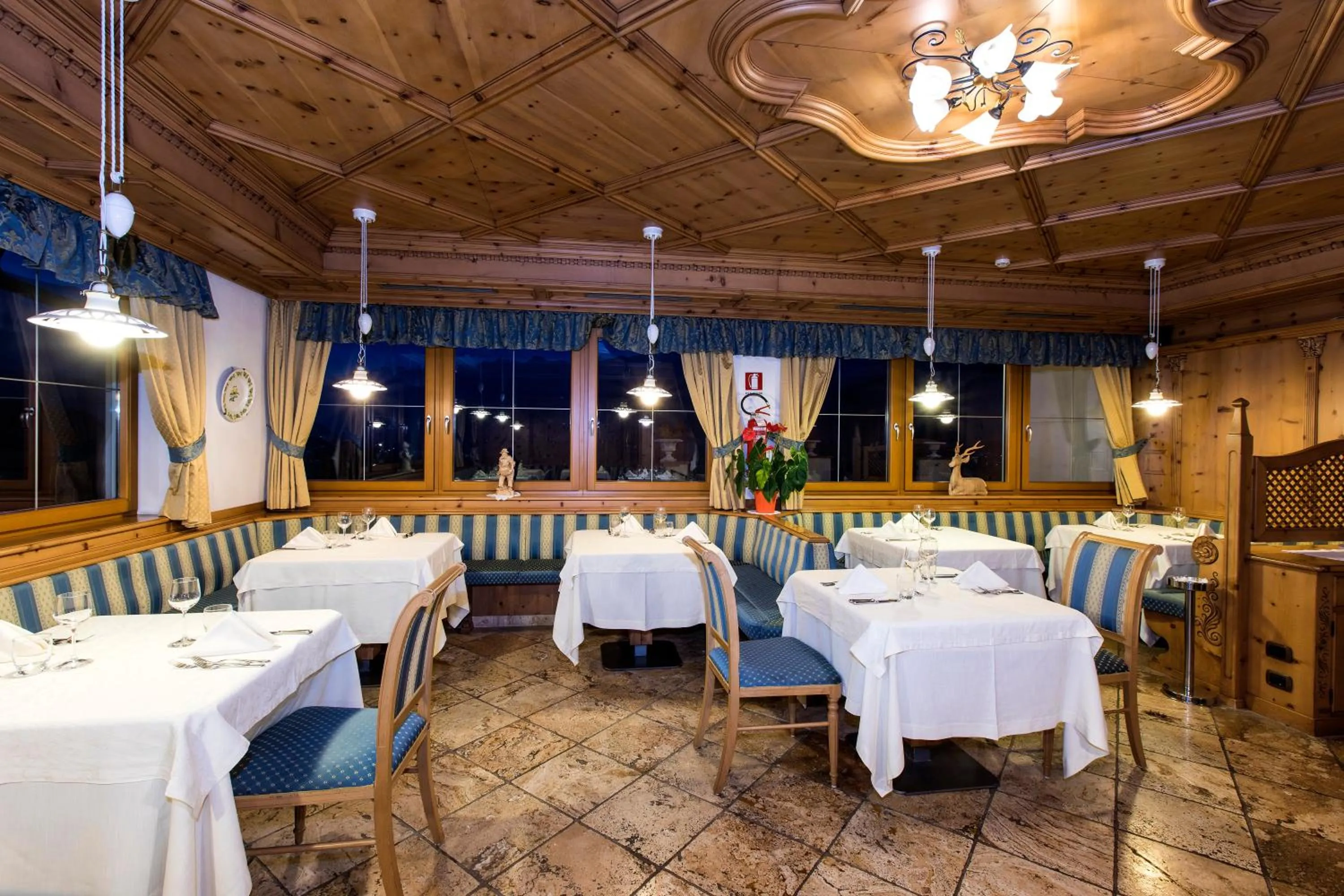 Restaurant/places to eat in Hotel Lagorai Resort & Spa