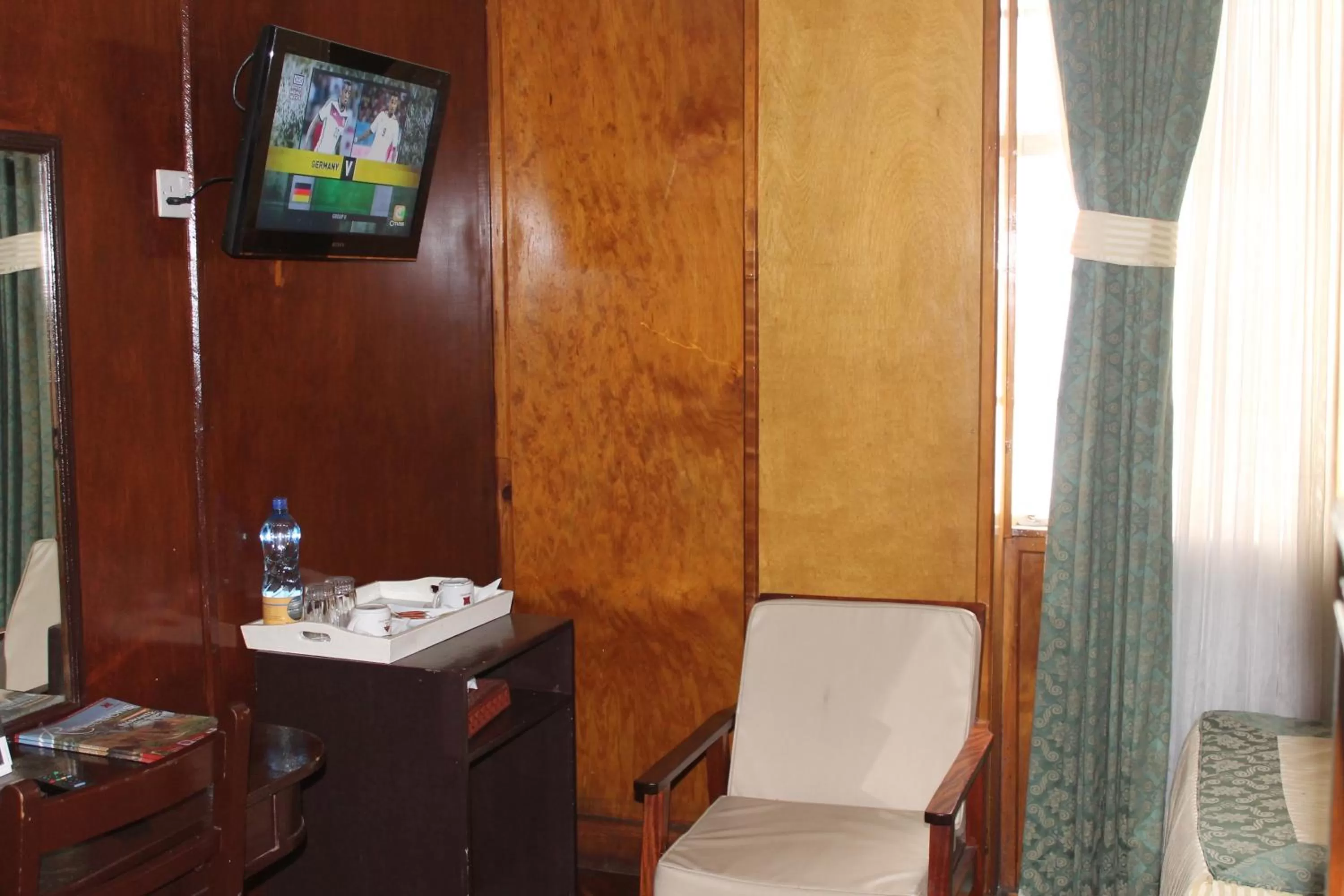 Bed in The Oakwood Hotel