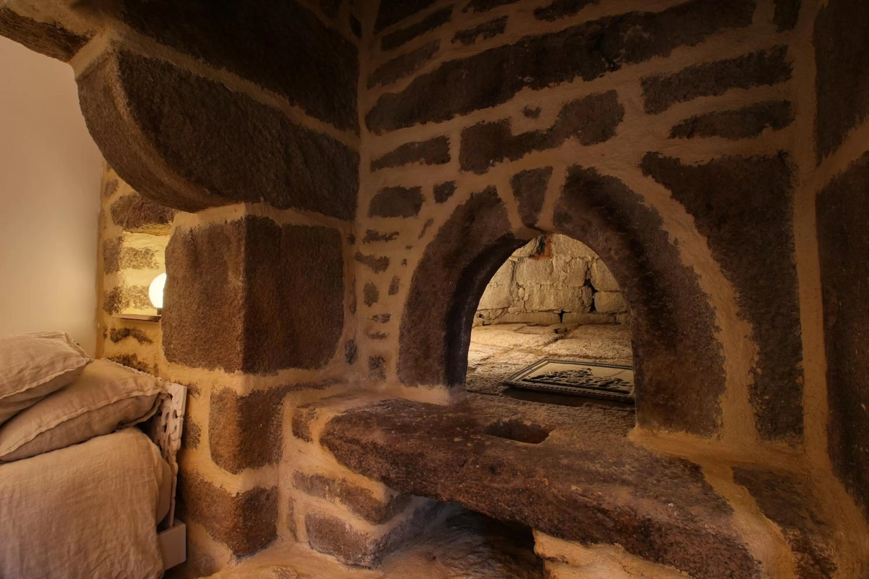 flat iron in KERBELEG, ferme-manoir du XVè siècle, chambres grand confort