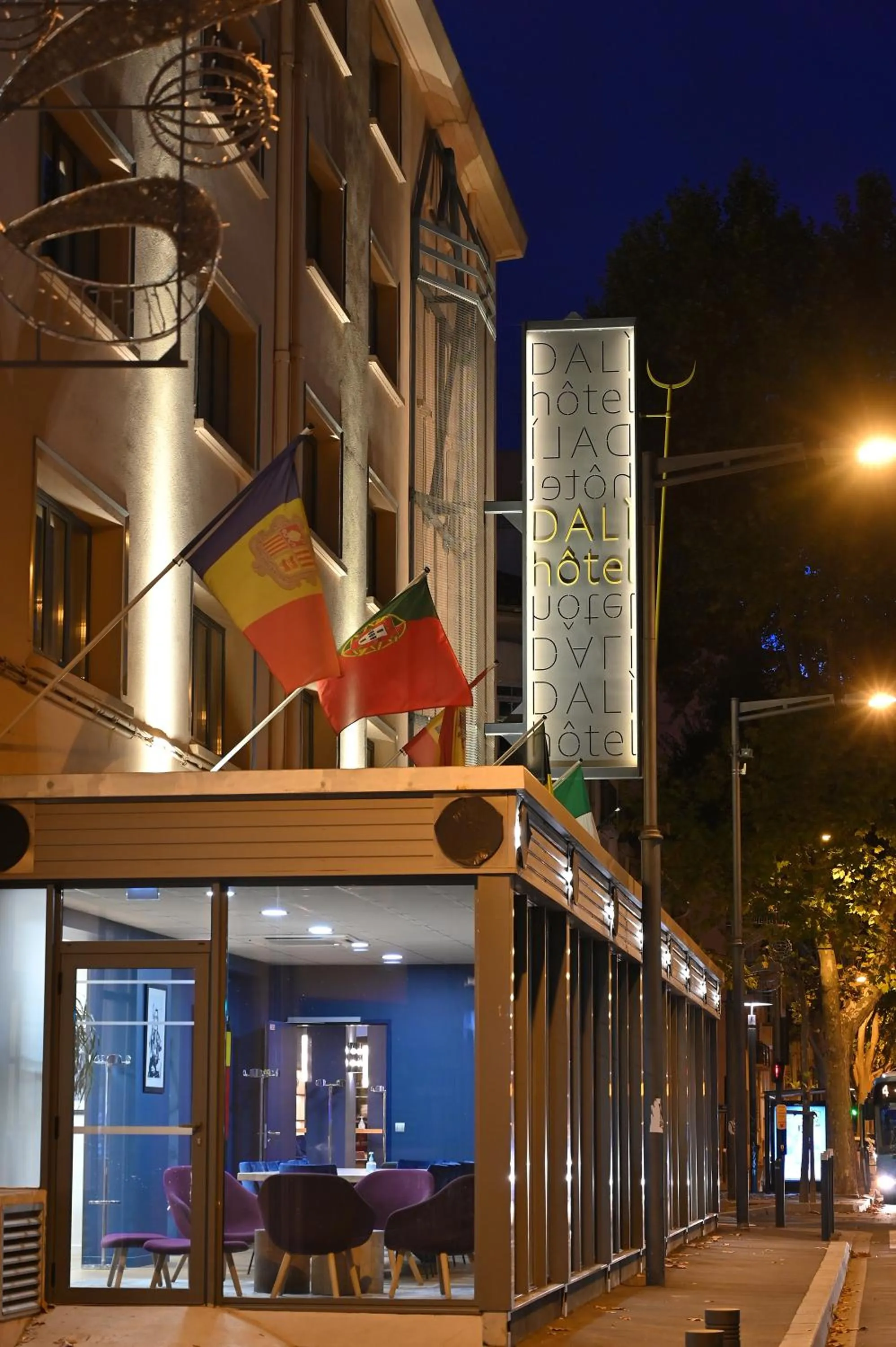 Facade/entrance in Dali Hôtel Perpignan - Restaurant