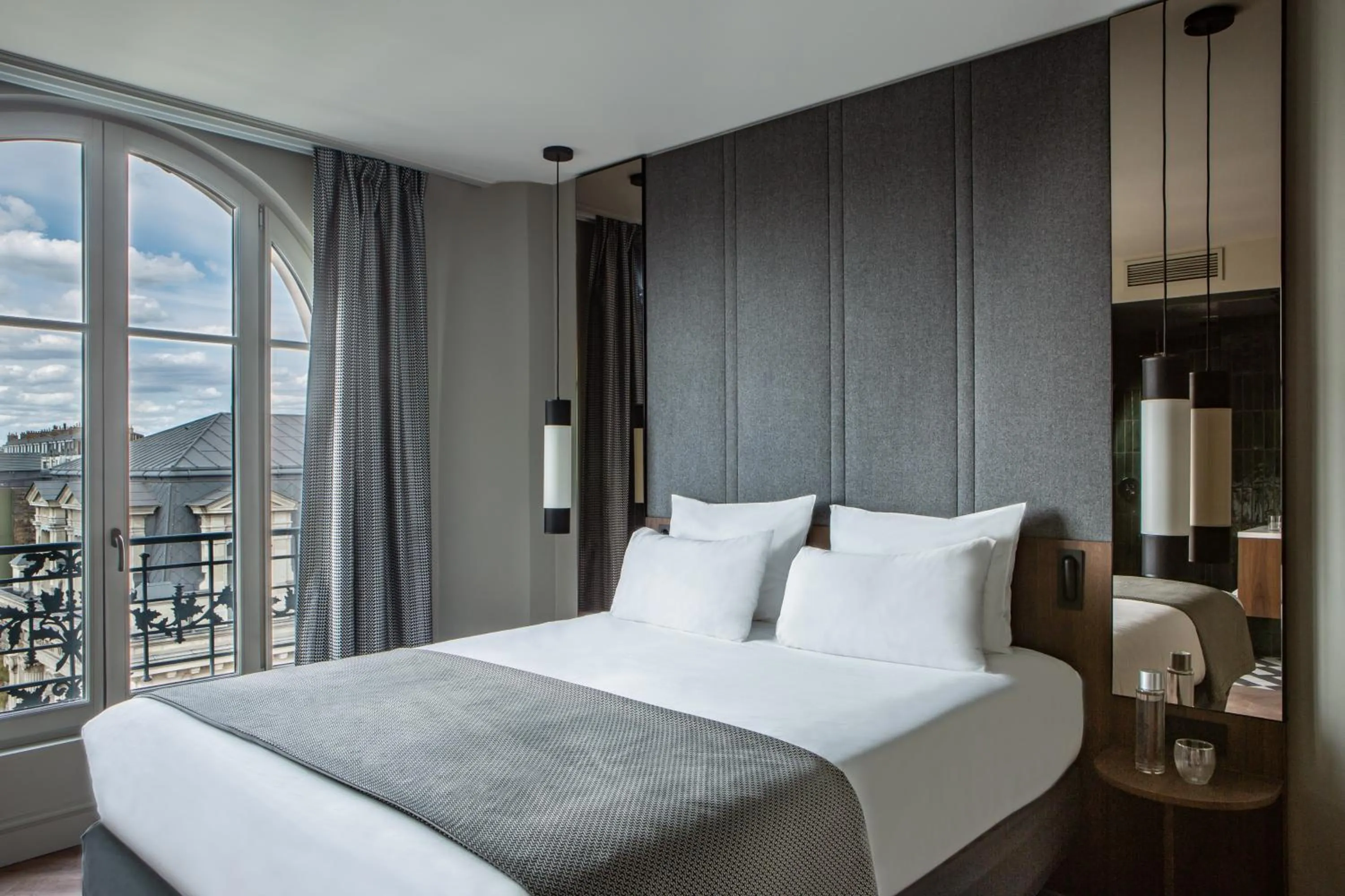 Bed in Hotel Flanelles Paris