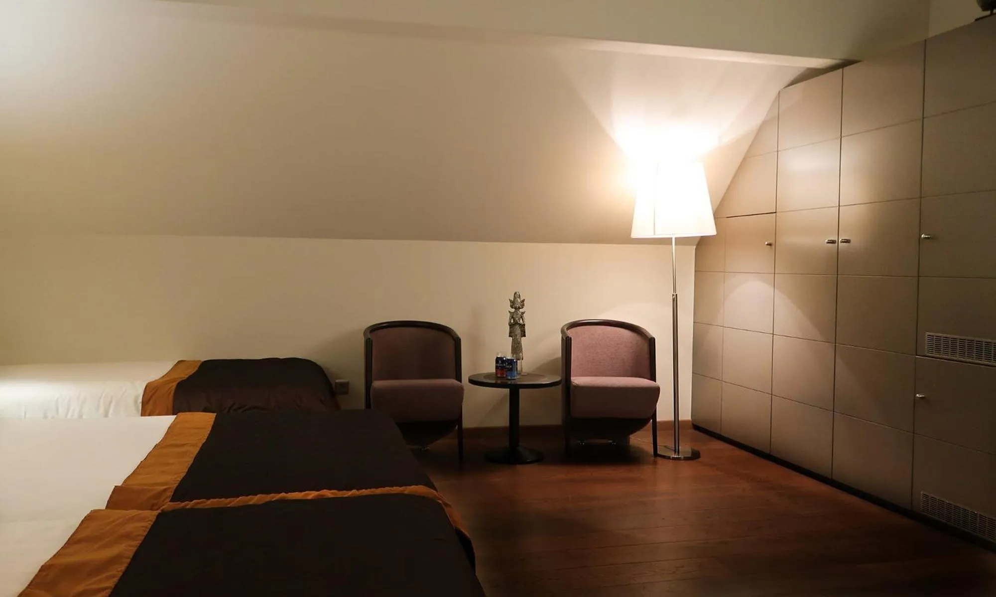 Bedroom in Hotel Van Eyck