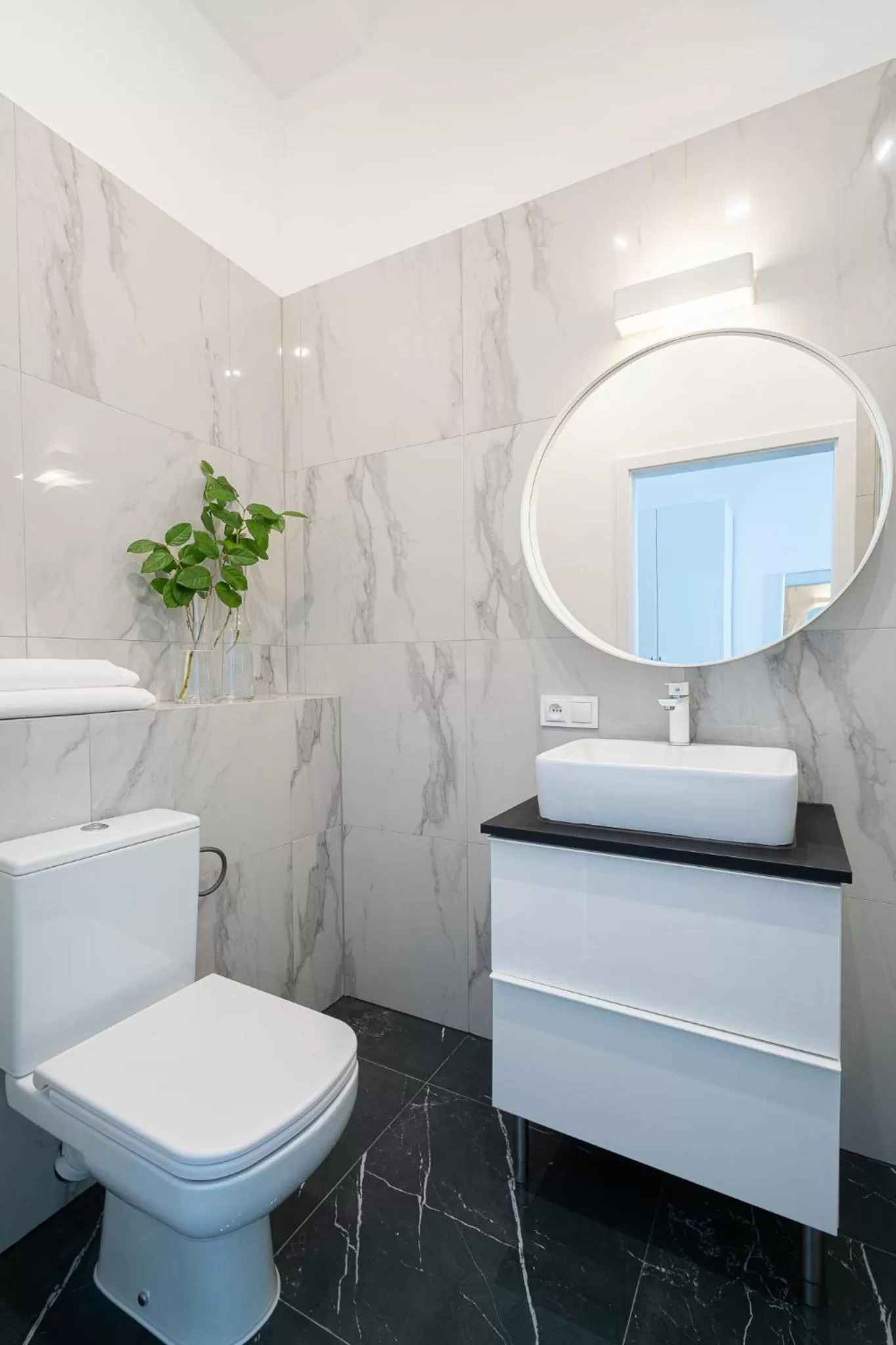 Toilet in Hotel Sofia by The Railway Station Wroclaw