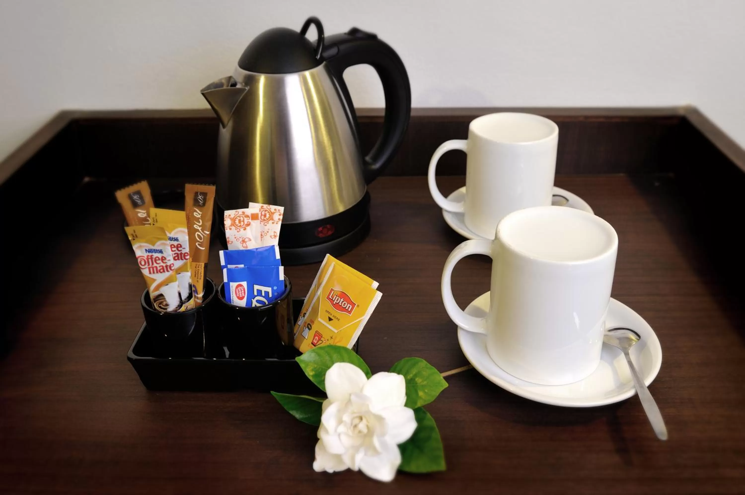 Photo of the whole room, Coffee/Tea Facilities in Suppamitr Villa Hotel