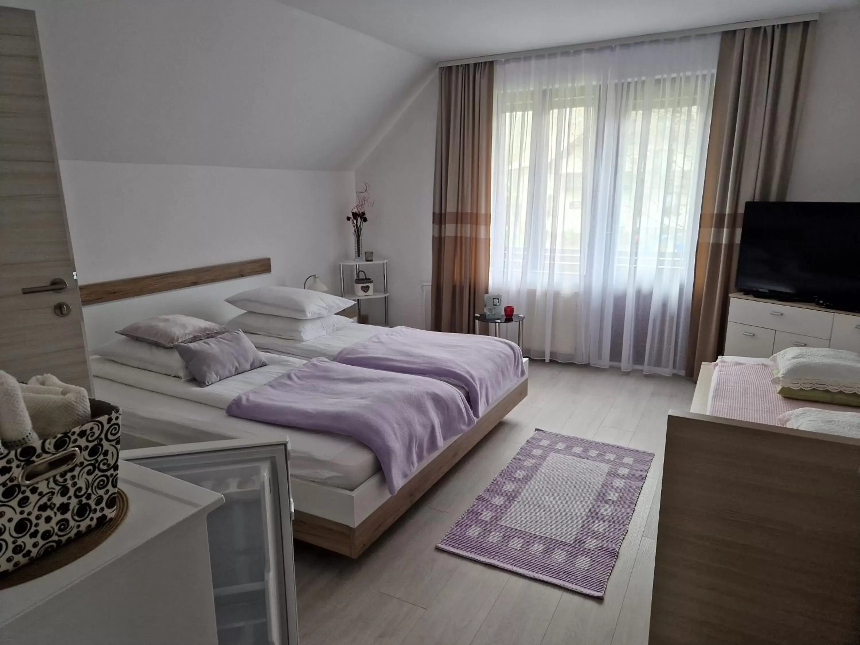 Triple Room with Private Bathroom in Sobe Ćuskić Triple Room with Private Bathroom in Sobe Ćuskić