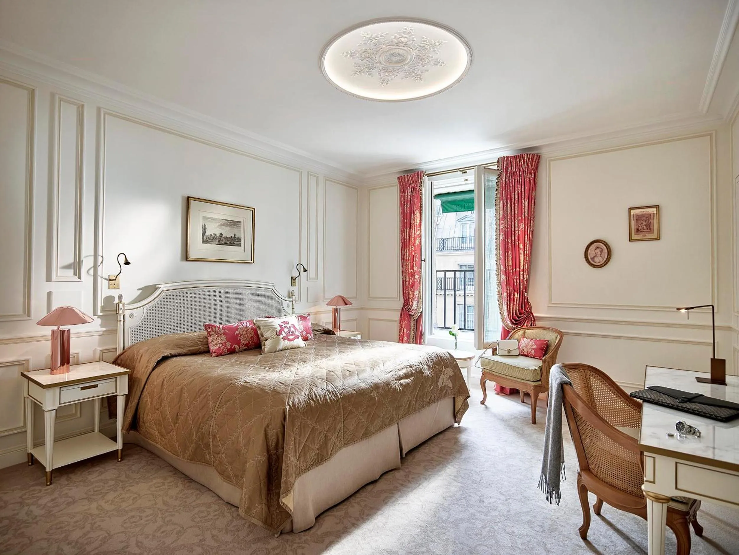 Bedroom, Bed in Le Meurice – Dorchester Collection