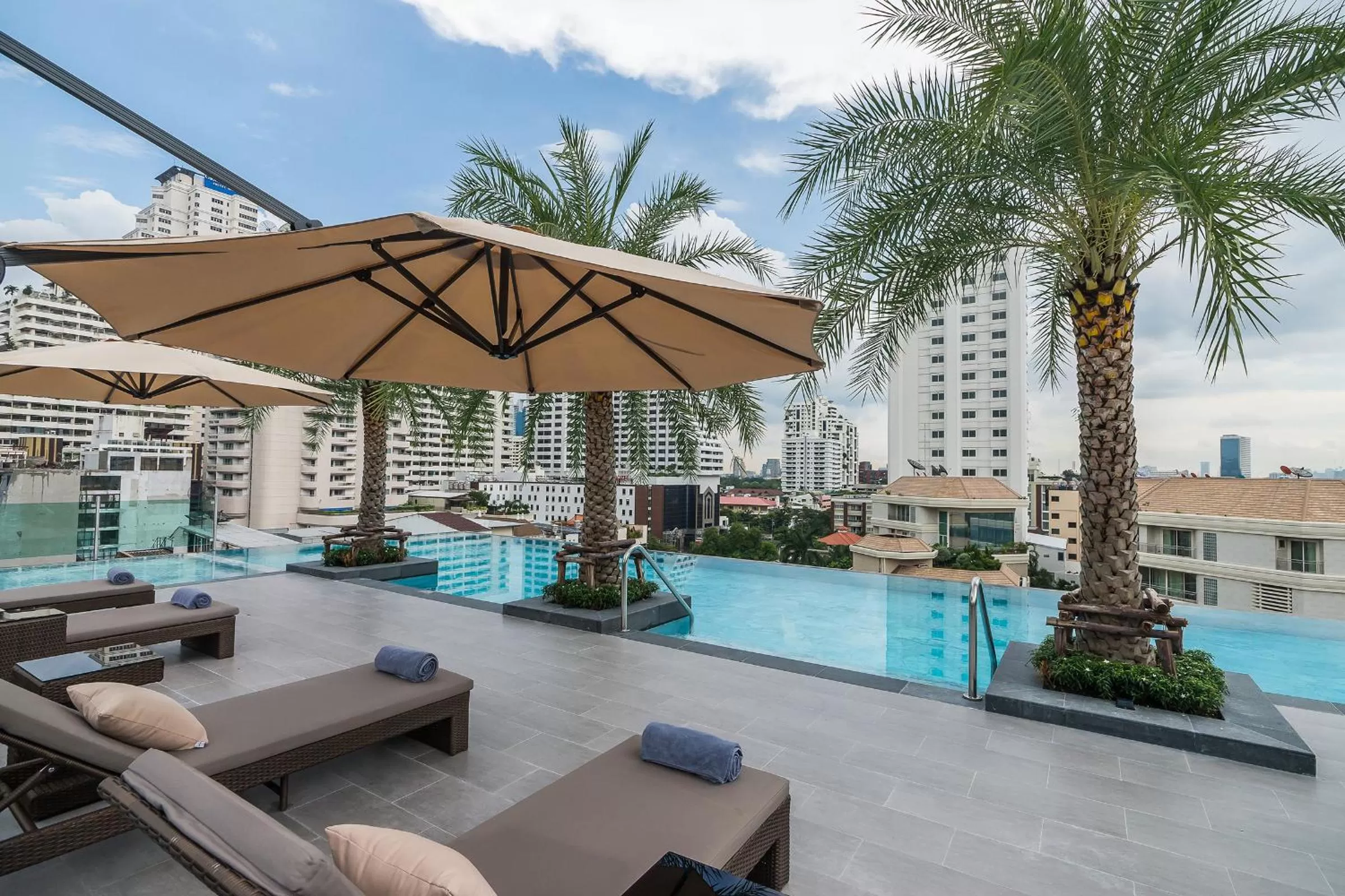 Swimming pool in SureStay Plus by Best Western Sukhumvit 2