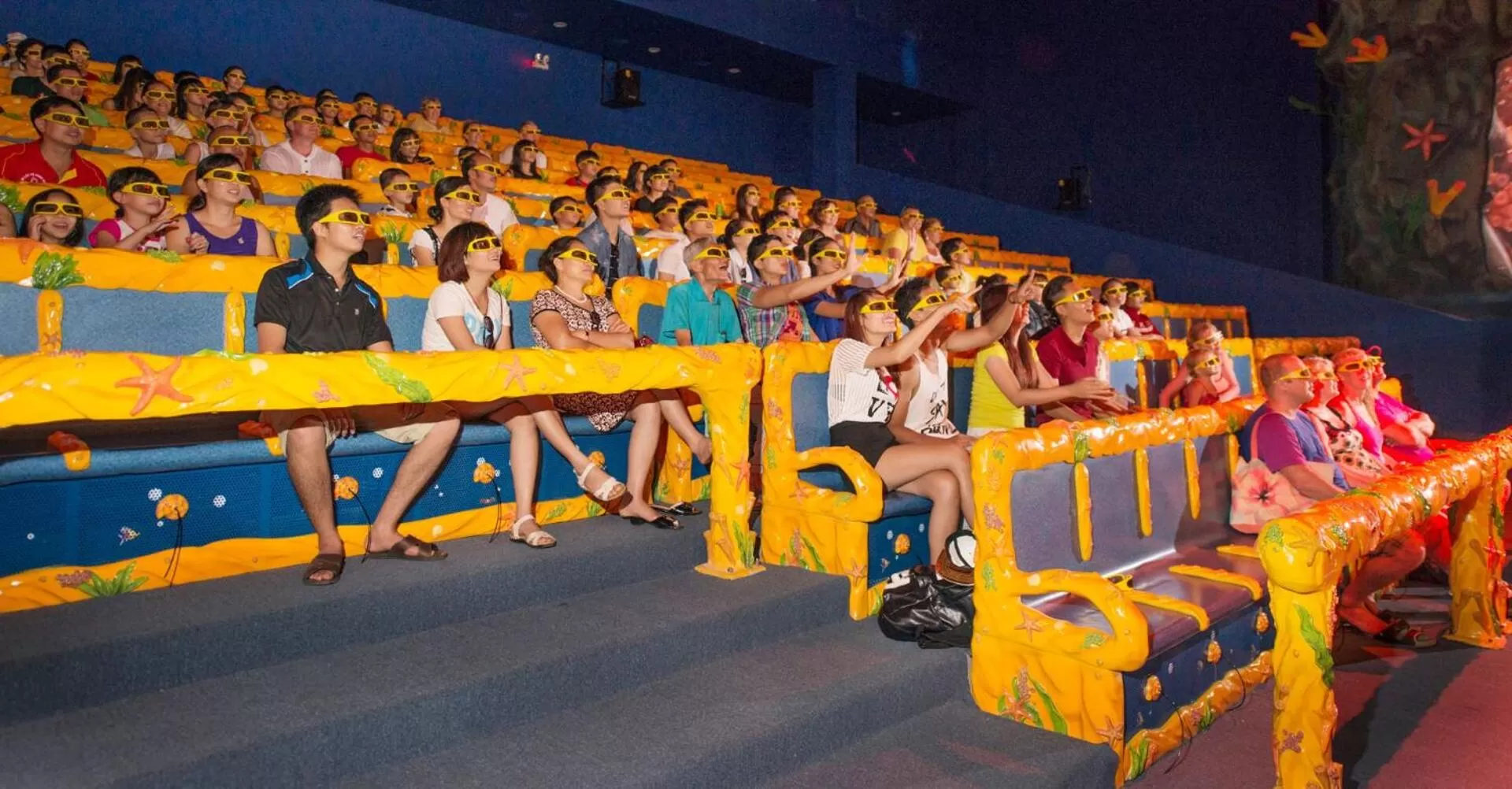 Evening entertainment in Vinpearl Resort & Spa Nha Trang Bay