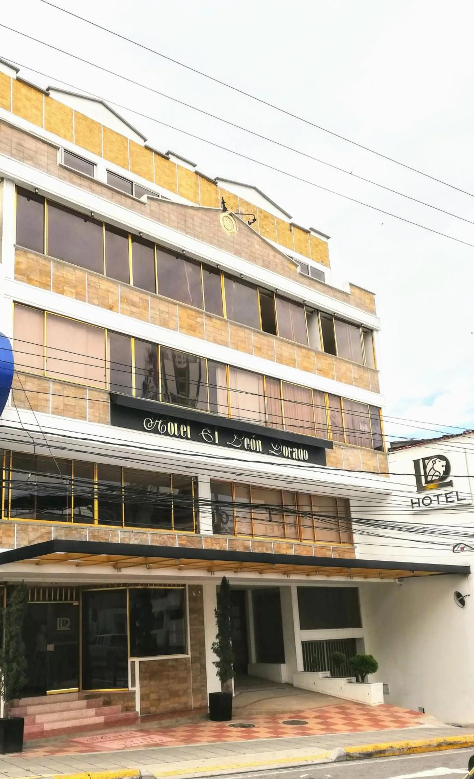 Facade/entrance in Hotel León Dorado