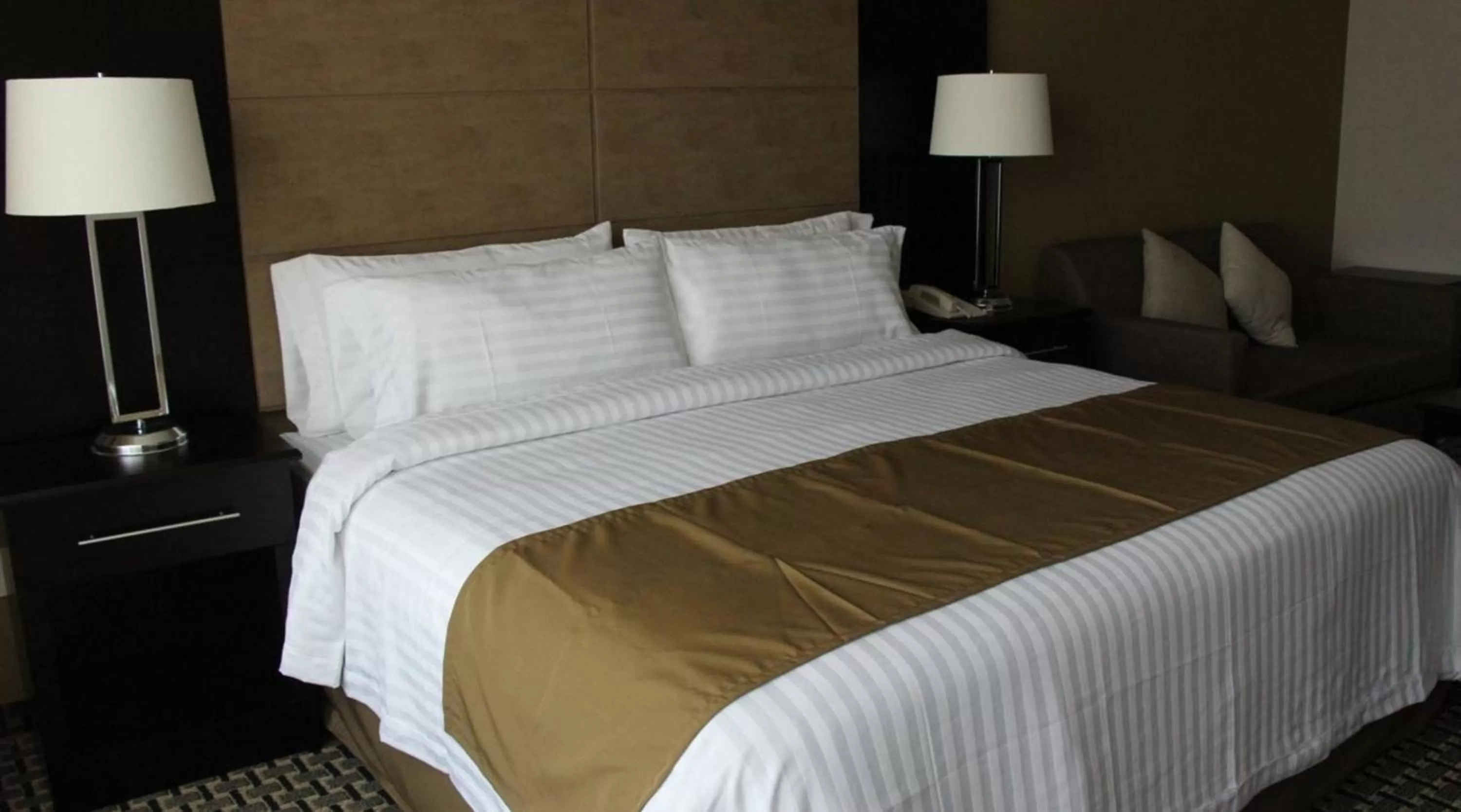 Bed in Holiday Inn Mexico Santa Fe by IHG