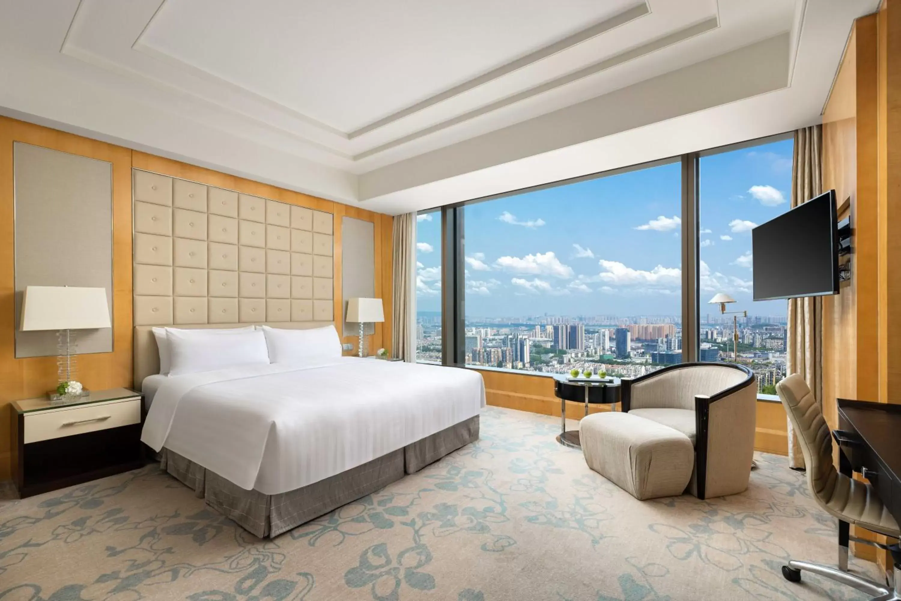 Deluxe King Room in Shangri-La Nanjing Deluxe King Room in Shangri-La Nanjing