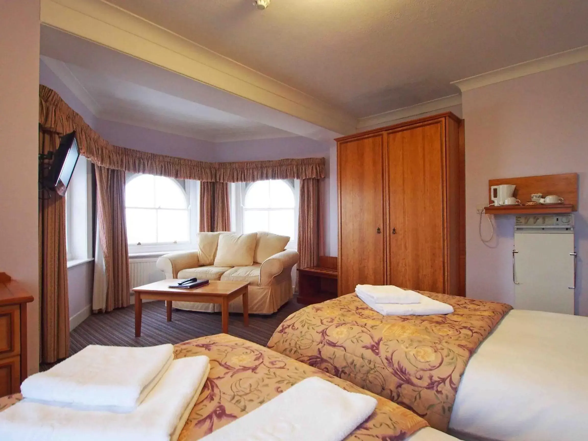 Twin Room with Sea View - single occupancy in The Chatsworth Hotel Twin Room with Sea View - single occupancy in The Chatsworth Hotel