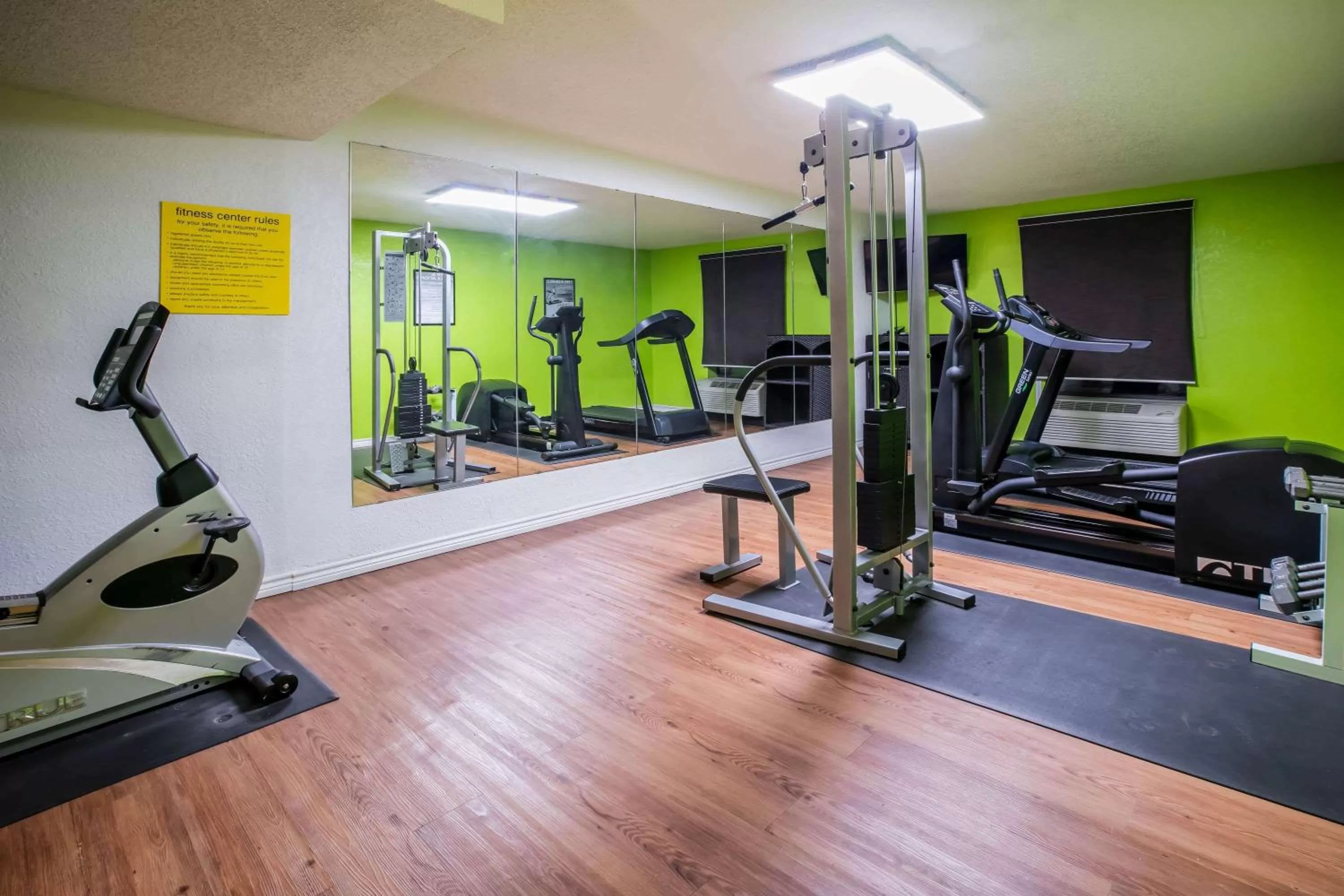 Fitness centre/facilities in Super 8 by Wyndham Ft Stockton