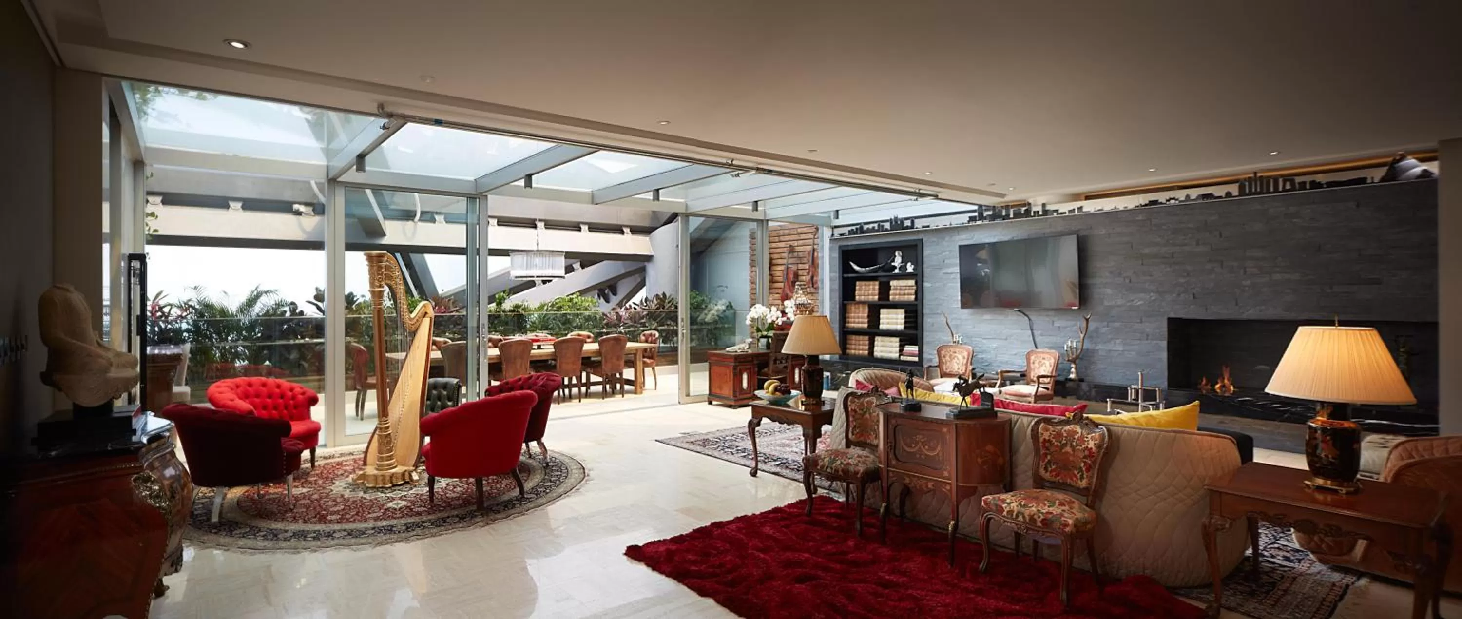 TV and multimedia in Hotel Éclat Beijing