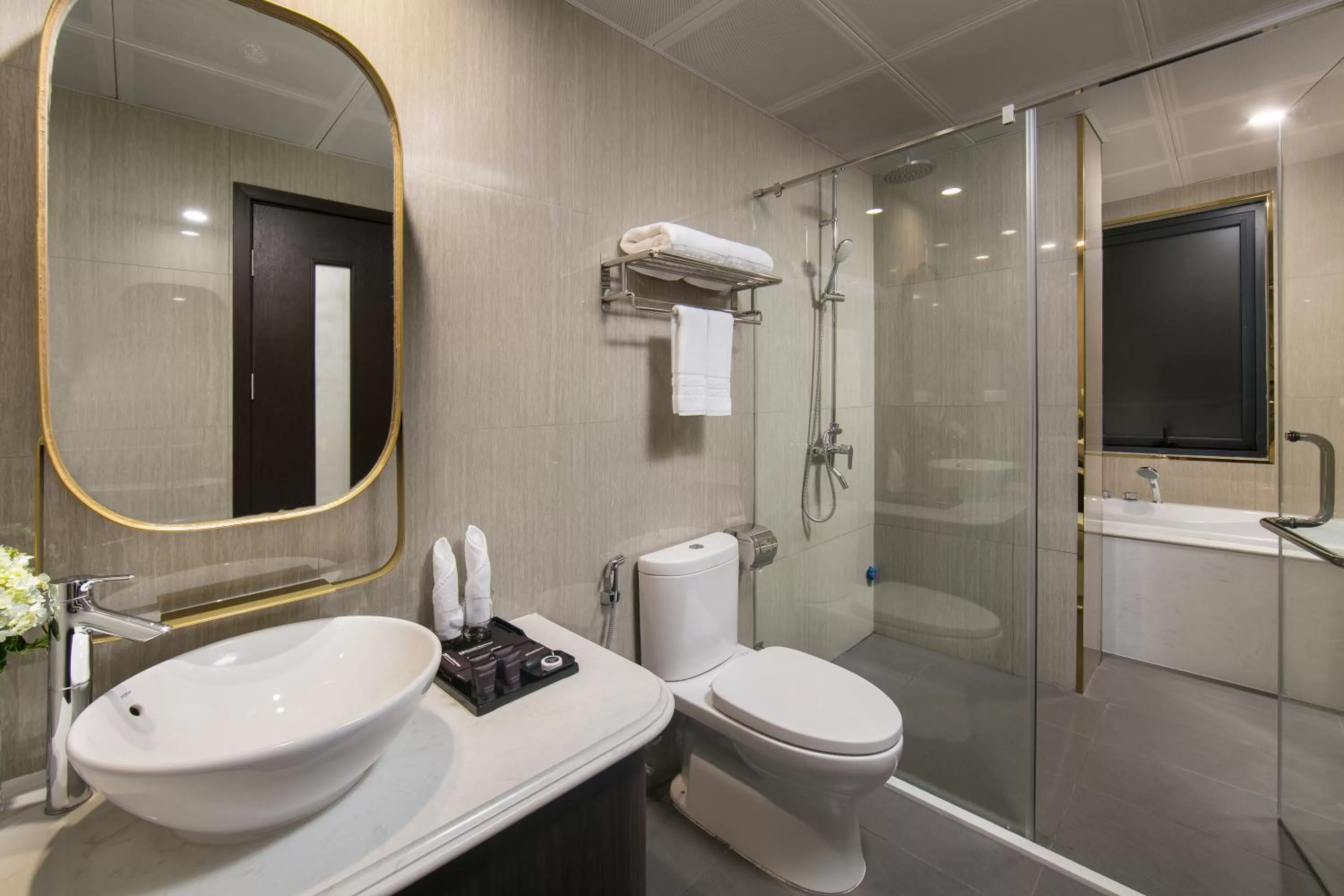 Shower in Hanoi L'Heritage Diamond Hotel & Spa