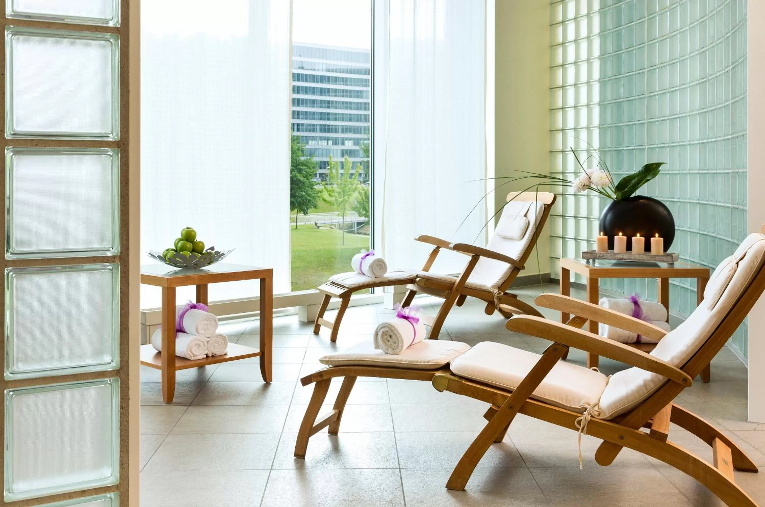 Lobby or reception in Crowne Plaza Brussels Airport by IHG