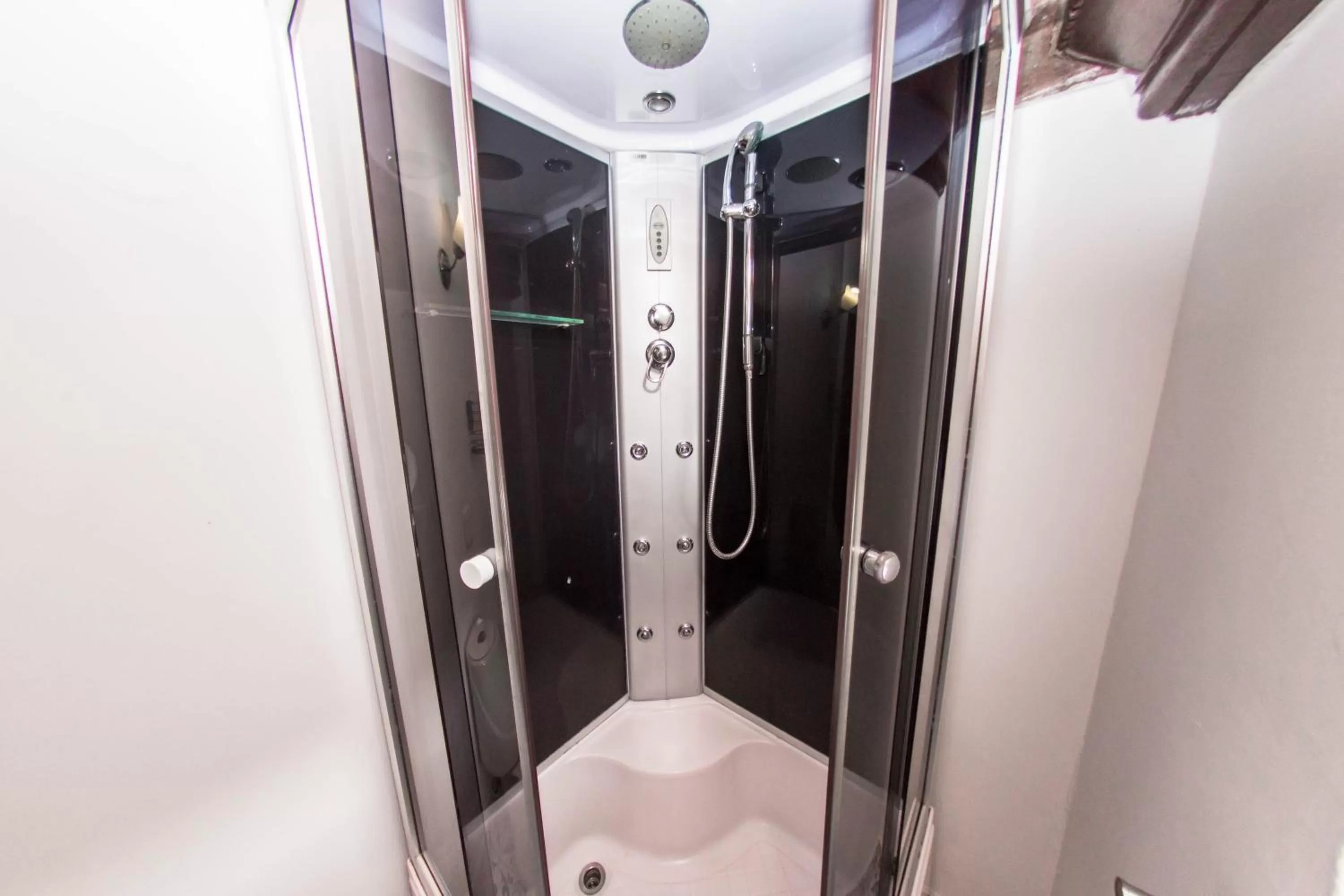 Shower, Bathroom in Hotel Casa Gloria Boutique