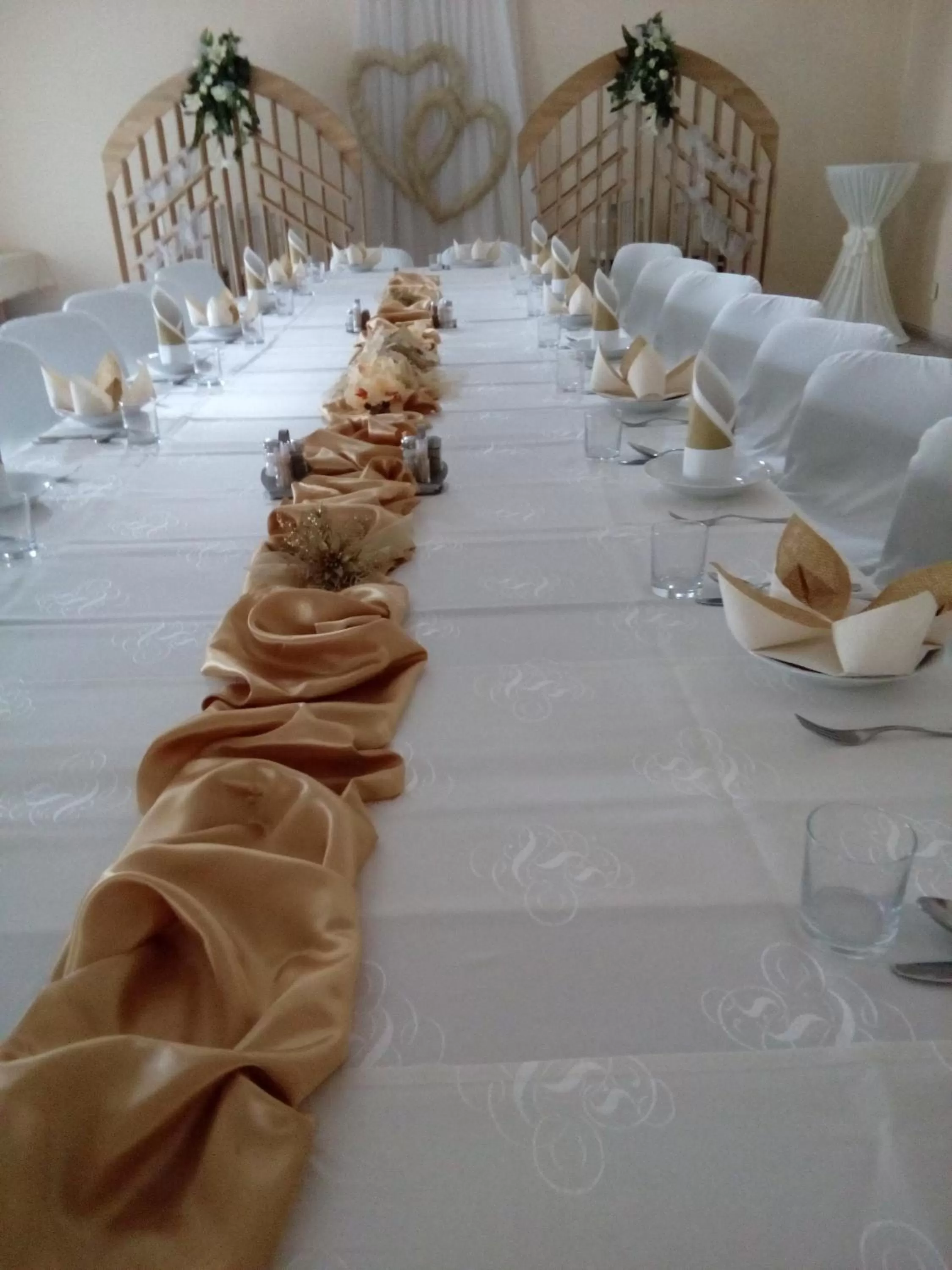 Restaurant/Places to Eat in Hotel Centrál