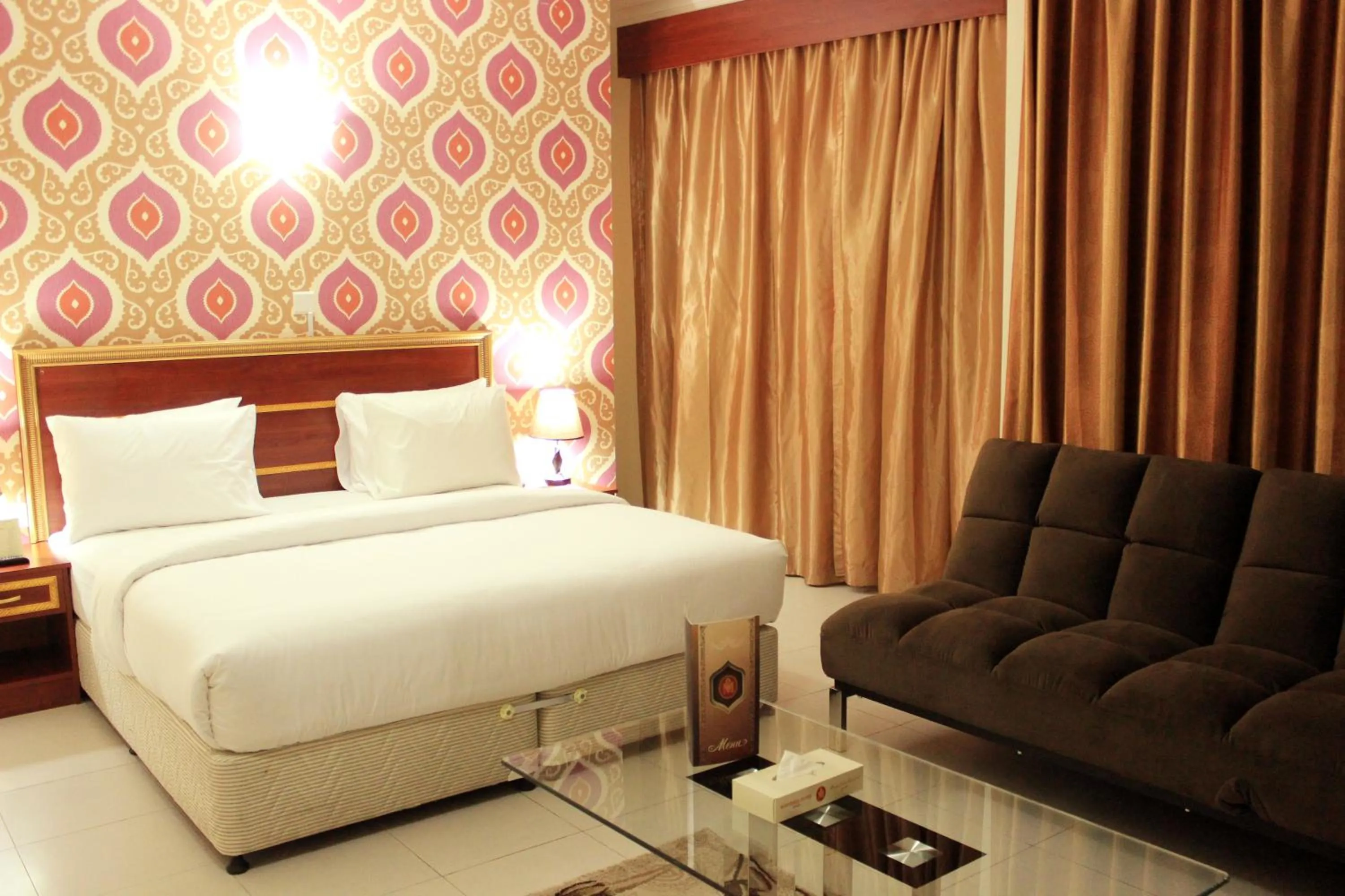 Bedroom, Bed in Montreal Naif Hotel