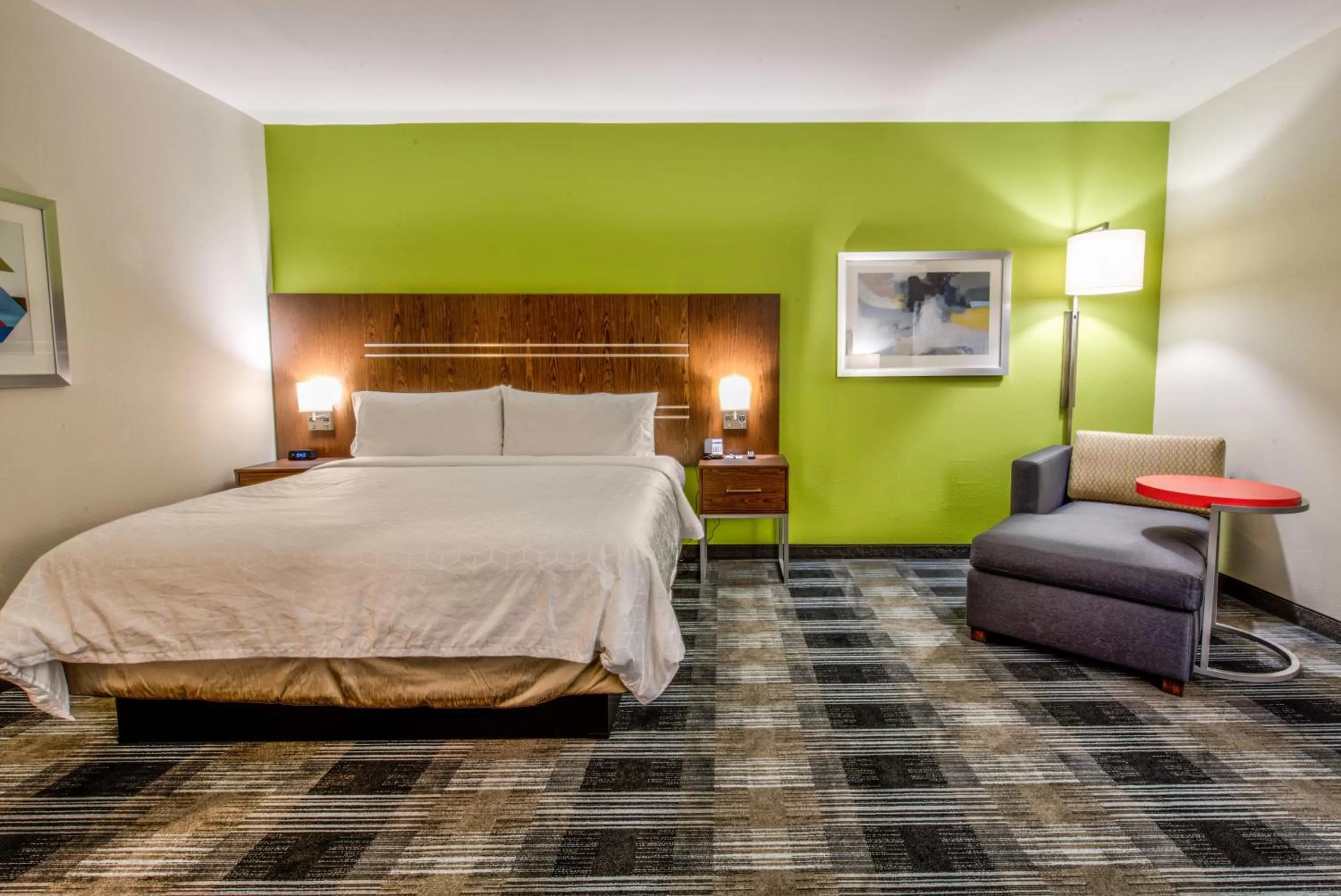 Photo of the whole room, Bed in Holiday Inn Express & Suites Dallas NW - Farmers Branch by IHG