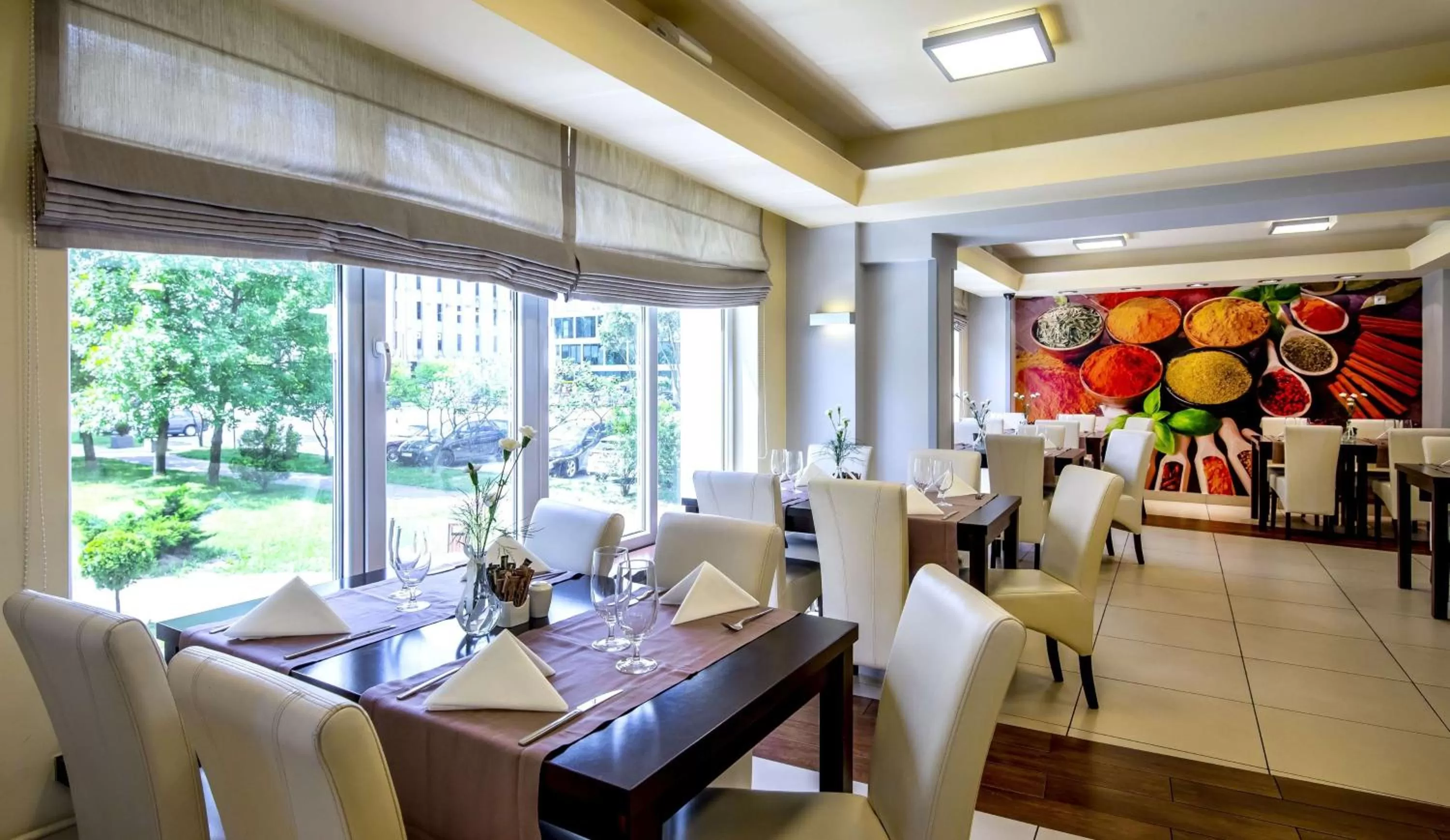 Restaurant/places to eat in Best Western Hotel Portos