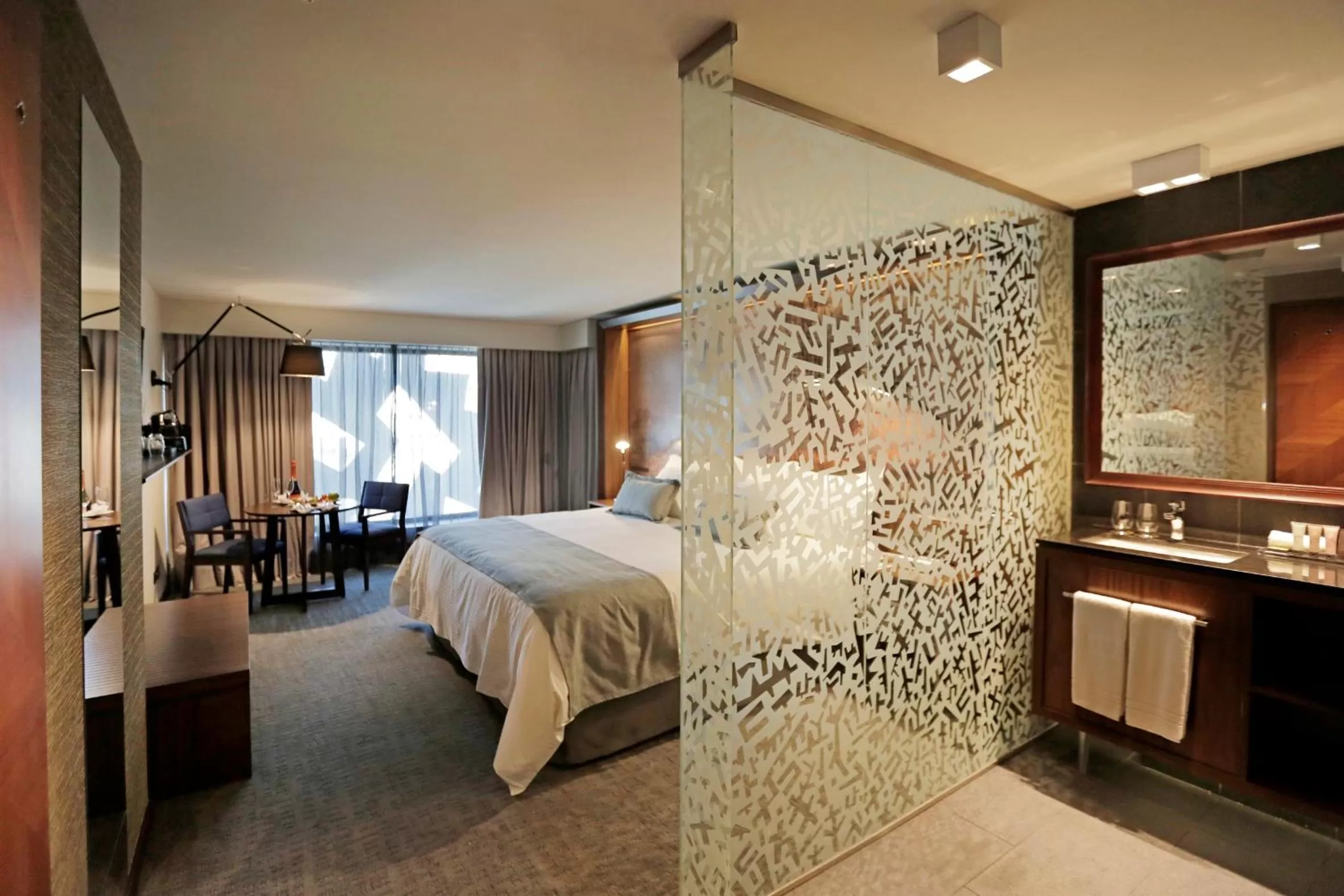 Bathroom, Bed in Hotel Cumbres Lastarria