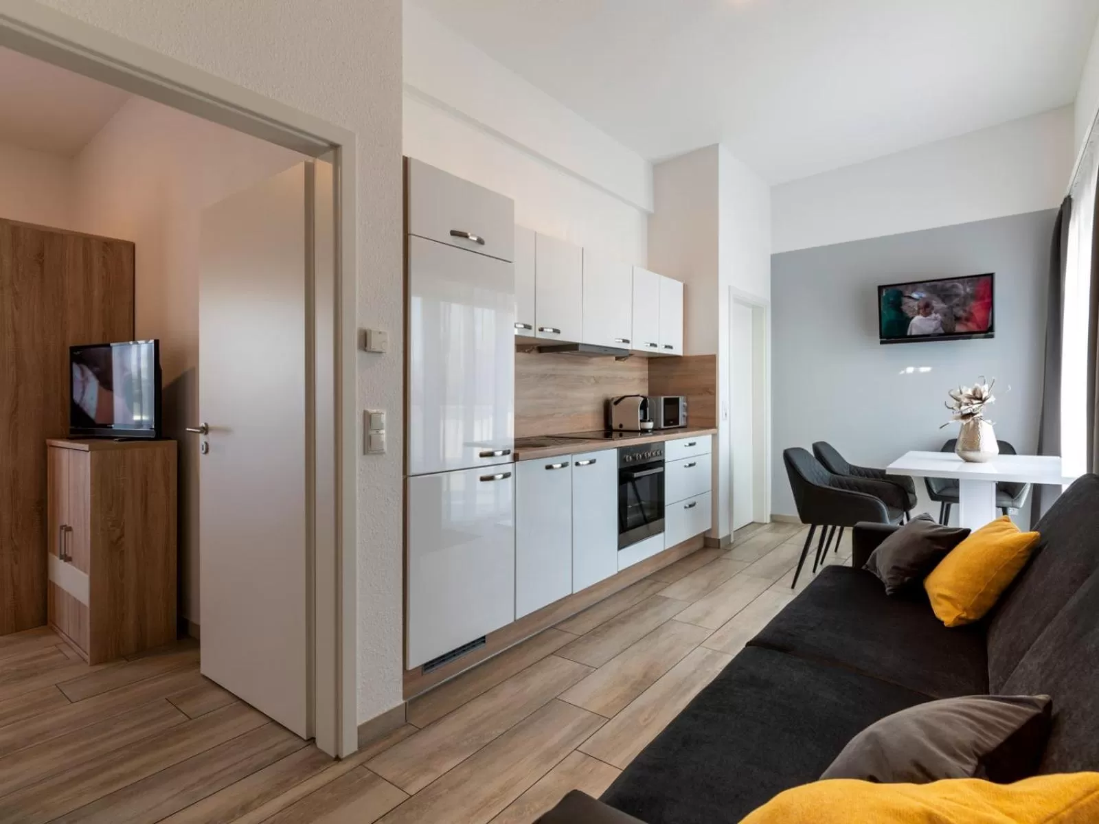 Kitchen/Kitchenette in GLEUEL INN - digital hotel & serviced apartments & boardinghouse mit voll ausgestatteten Küchen