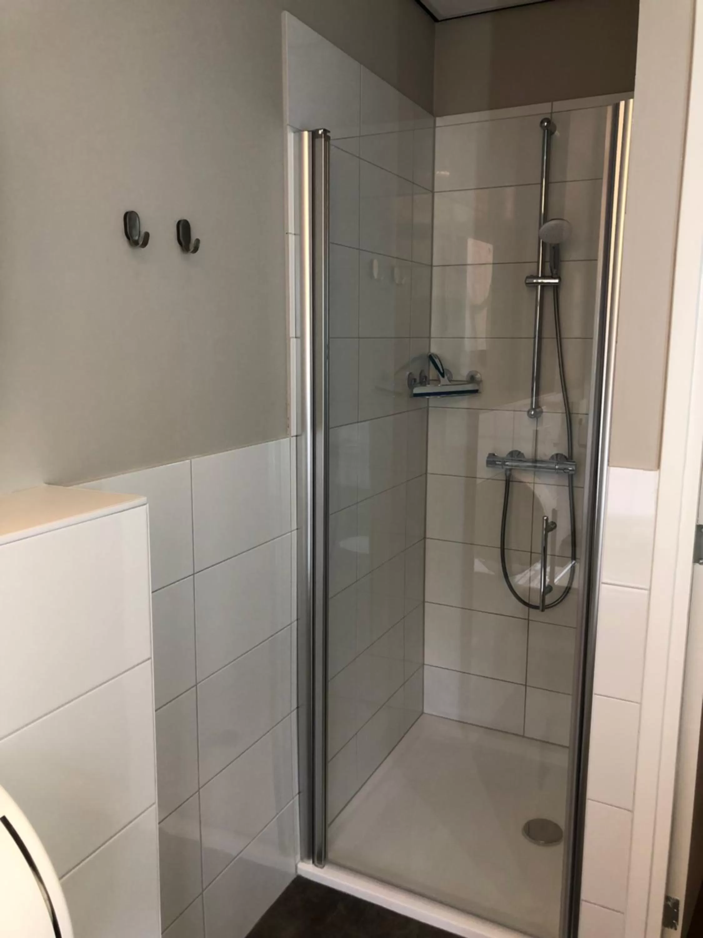 Shower in De Pastorie Bed & Breakfast
