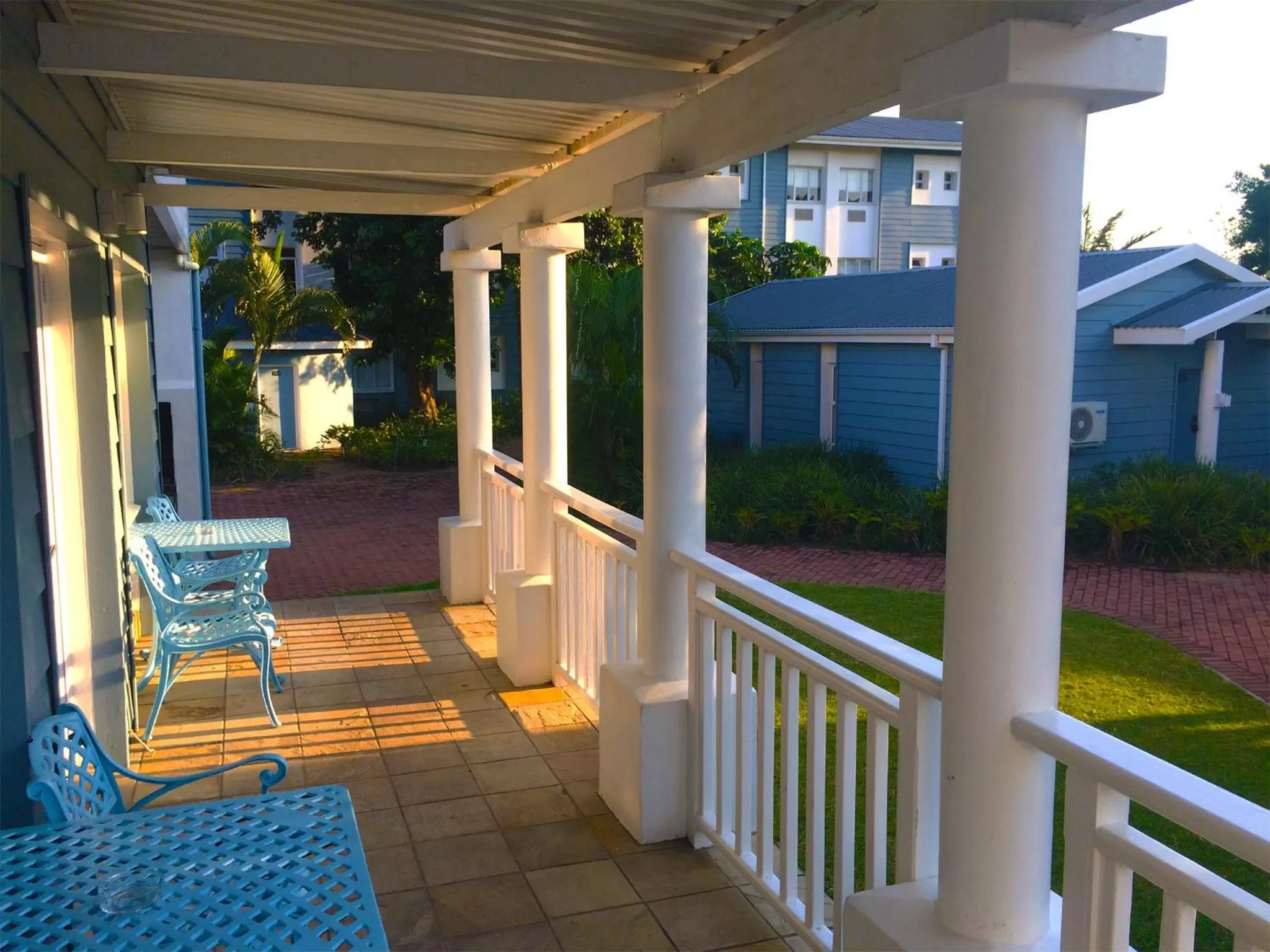 Property building in Premier Splendid Inn Bayshore