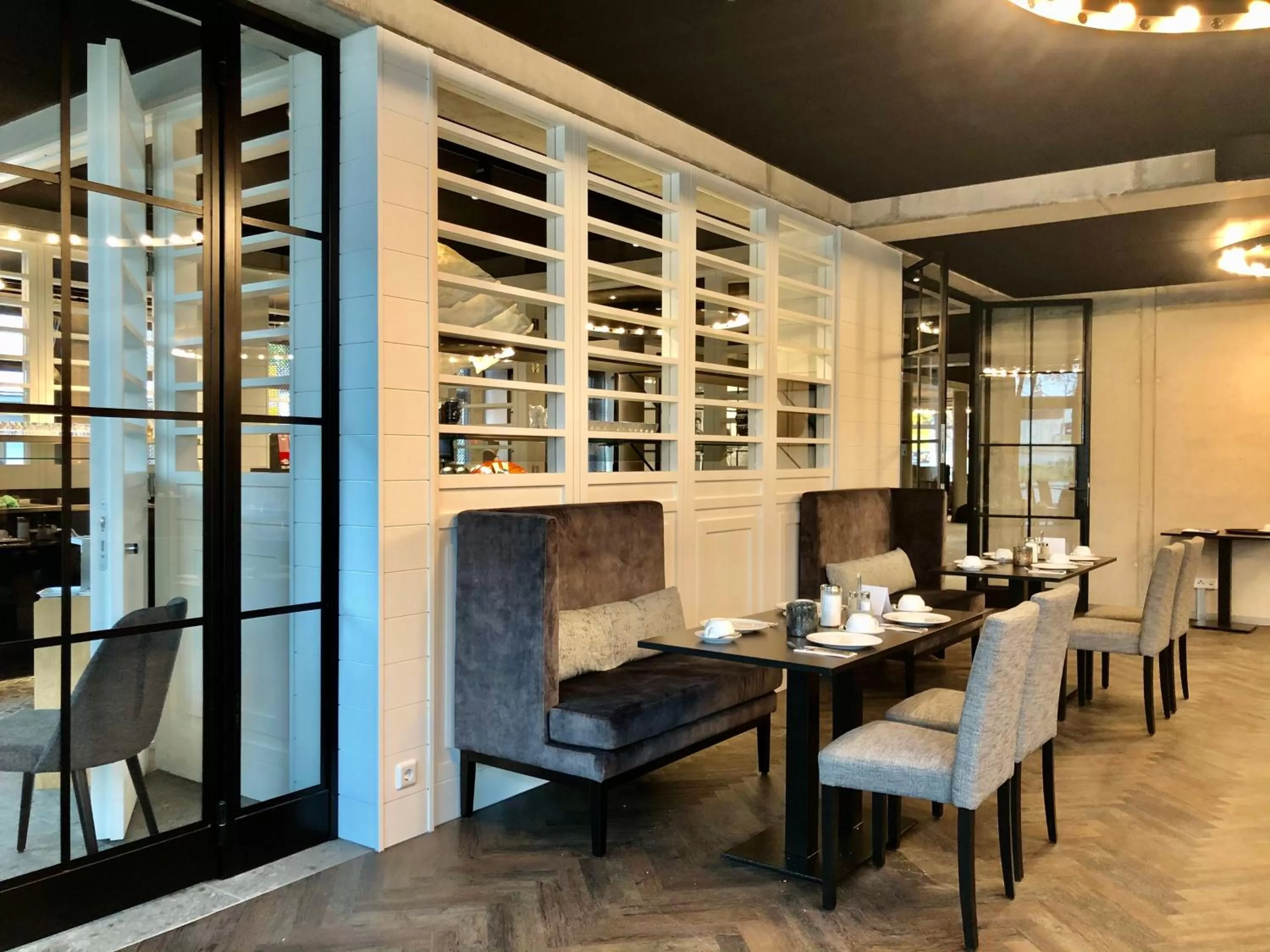 Restaurant/places to eat in Hotel Zeitgeist