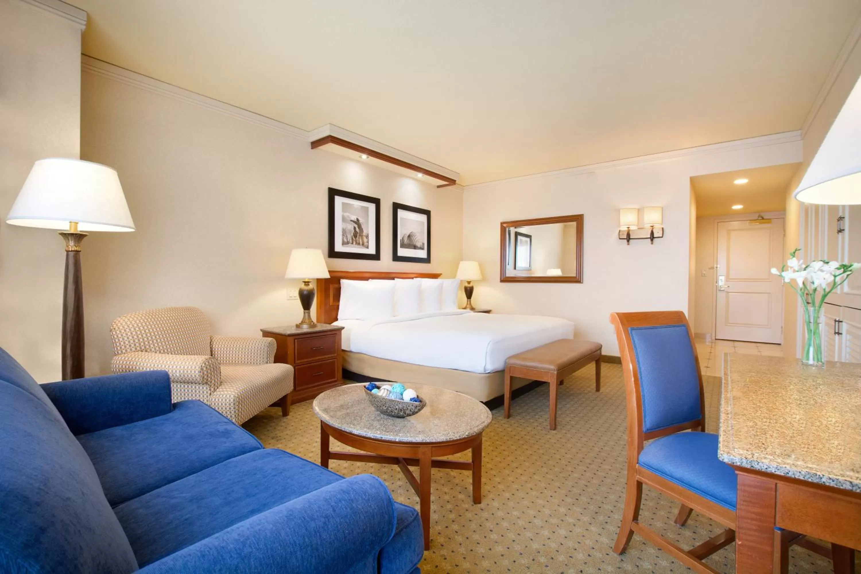 LV Tower - Premium King Smoking in Harrah's Kansas City, A Caesars Destination