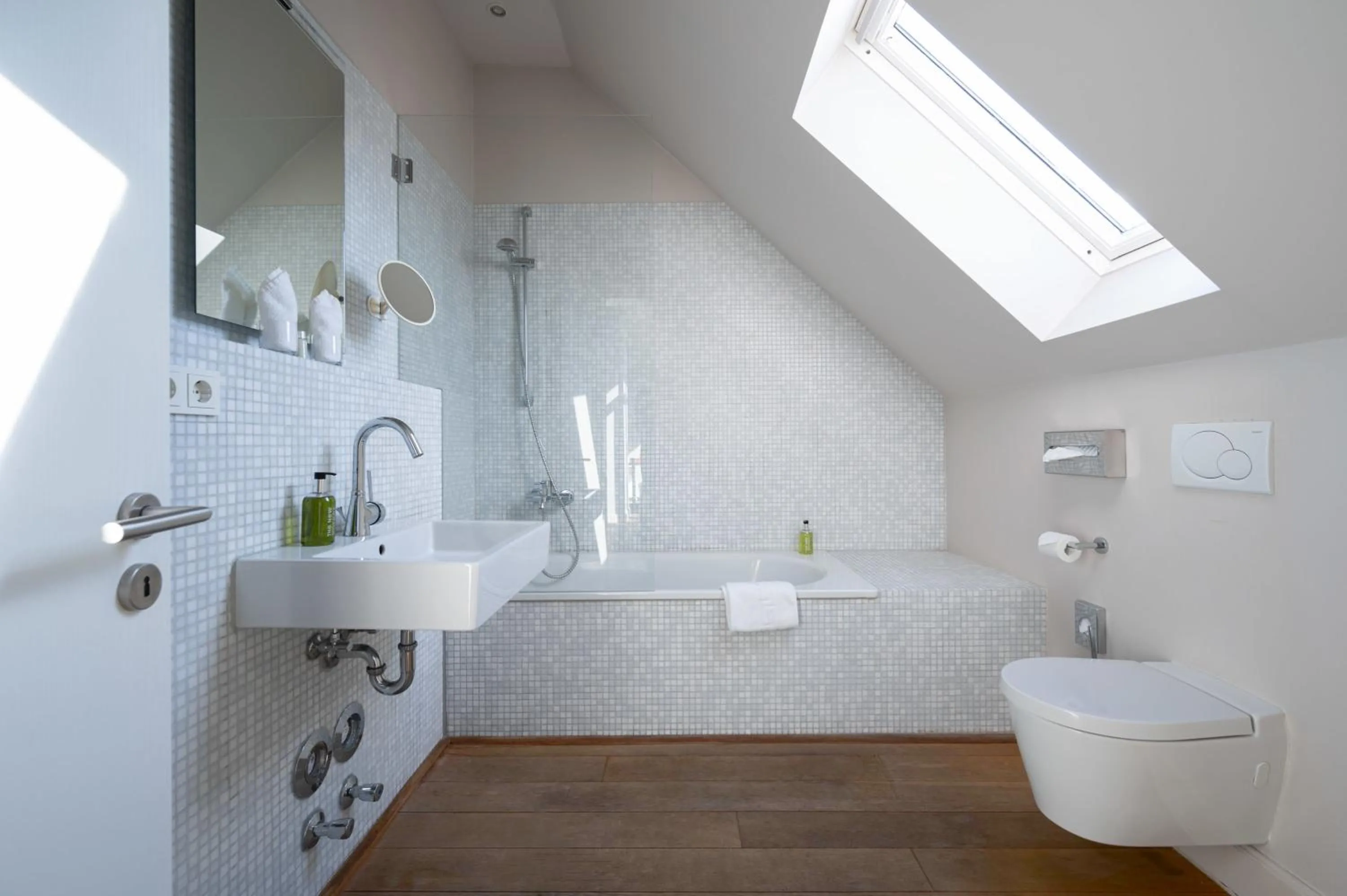 Bathroom in The New Yorker Hotel Köln-Messe