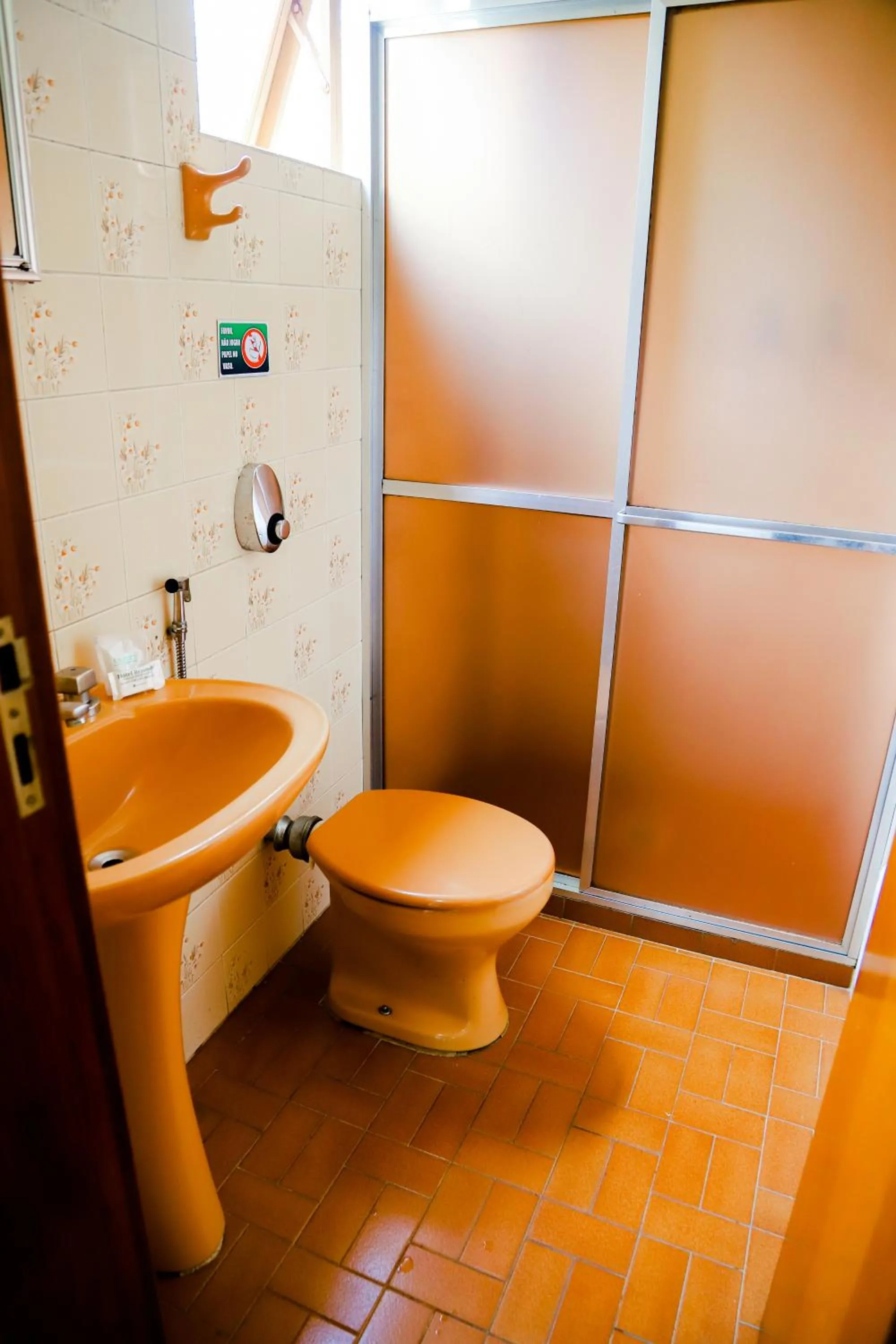 Toilet in VOA Hotel Rezende