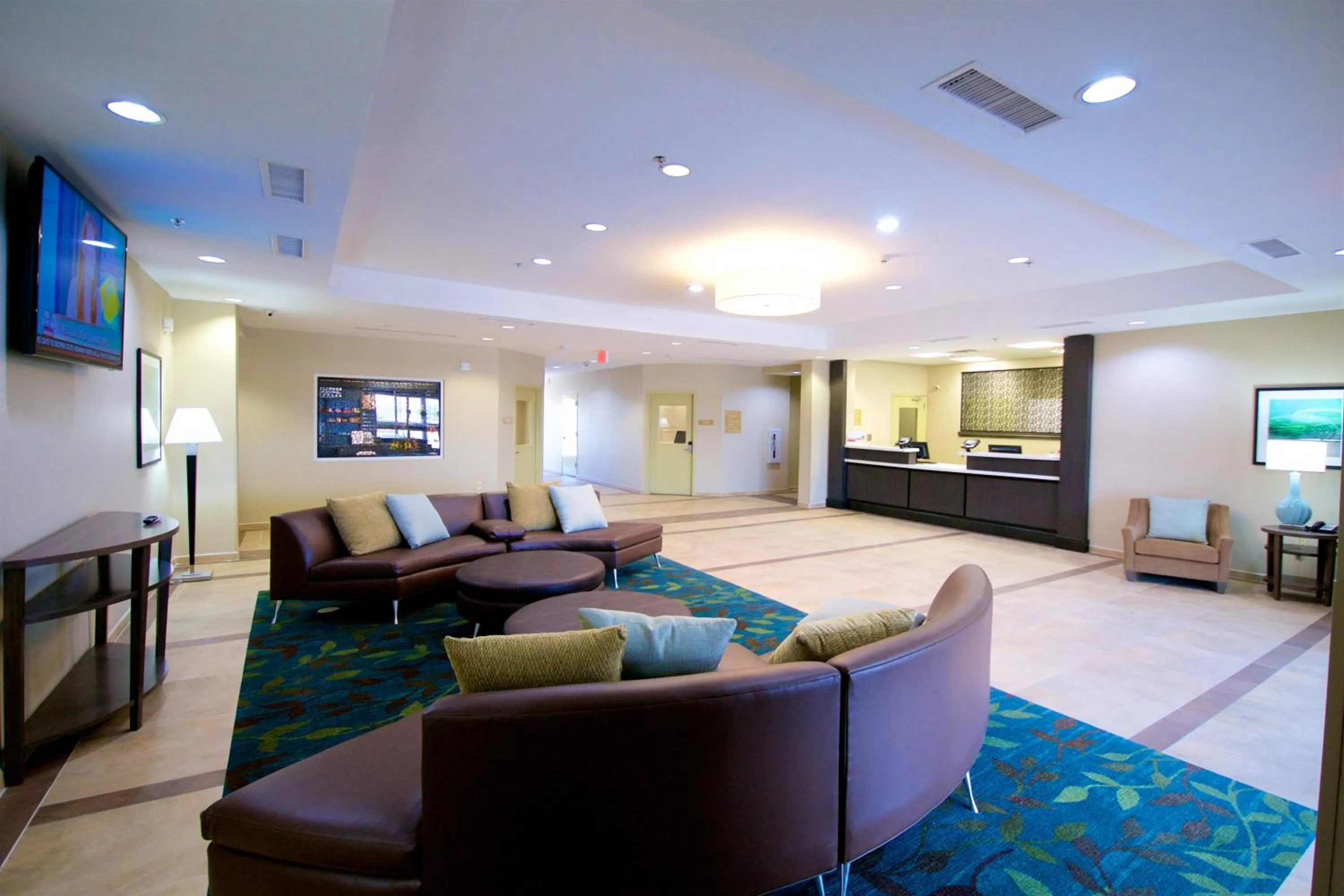 Lobby or reception in Candlewood Suites Kenedy by IHG